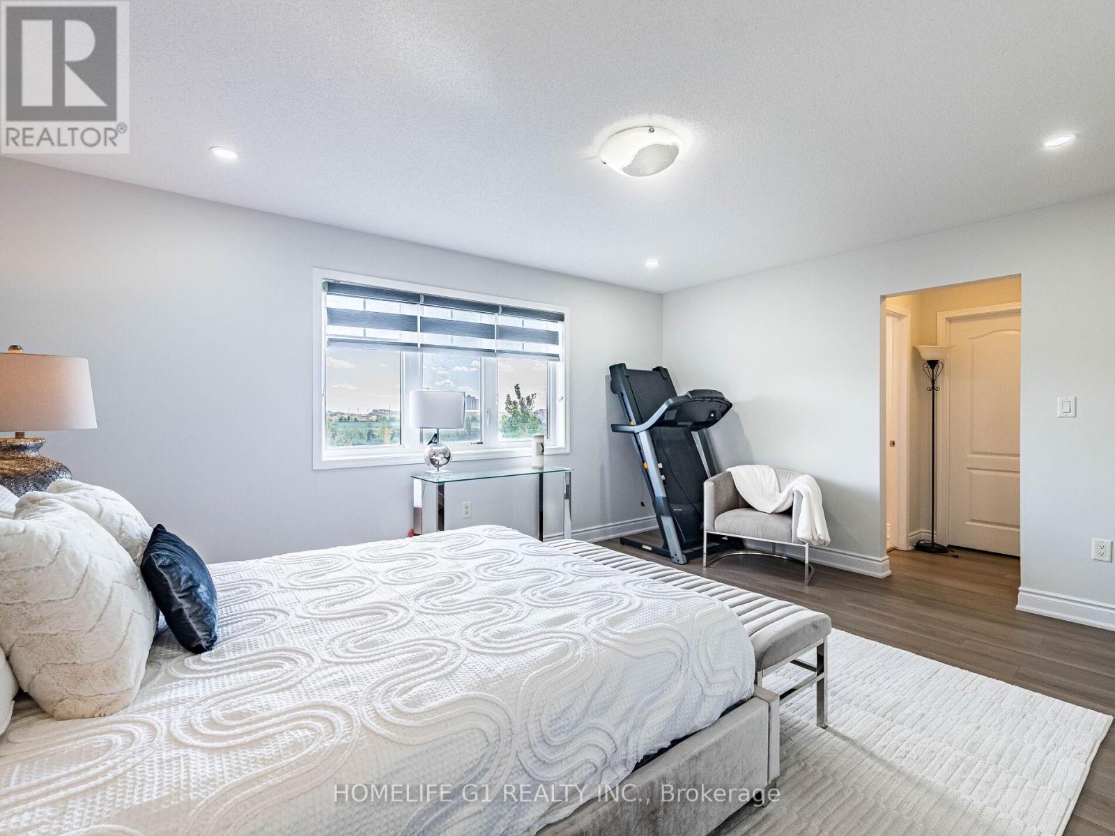 8 Locomotive Crescent, Brampton, Ontario  L7A 0T7 - Photo 30 - W12458380