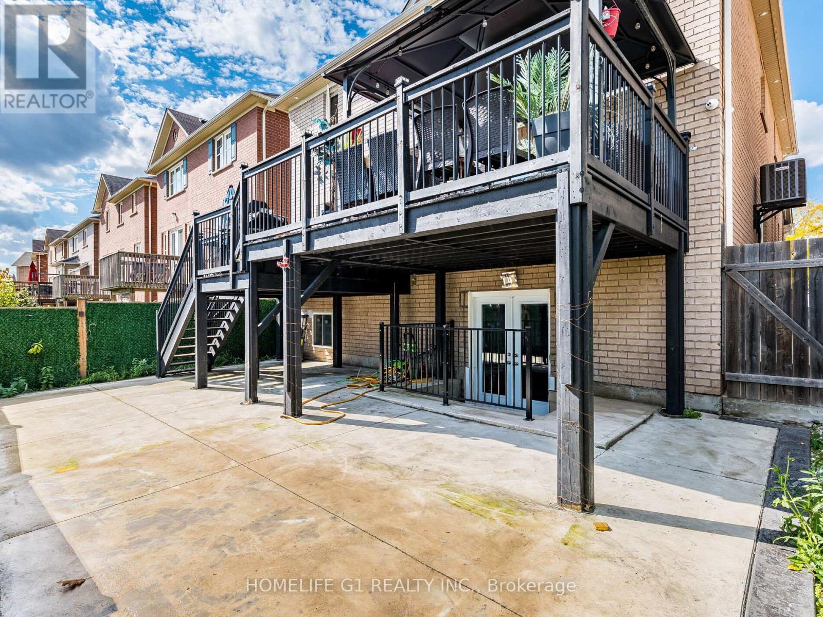 8 Locomotive Crescent, Brampton, Ontario  L7A 0T7 - Photo 40 - W12458380