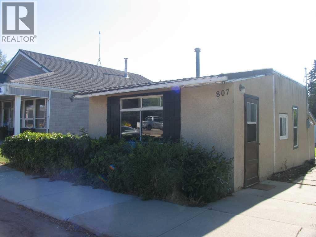 807 Broadway Street, Standard, Alberta  T0J 3G0 - Photo 3 - A2250828