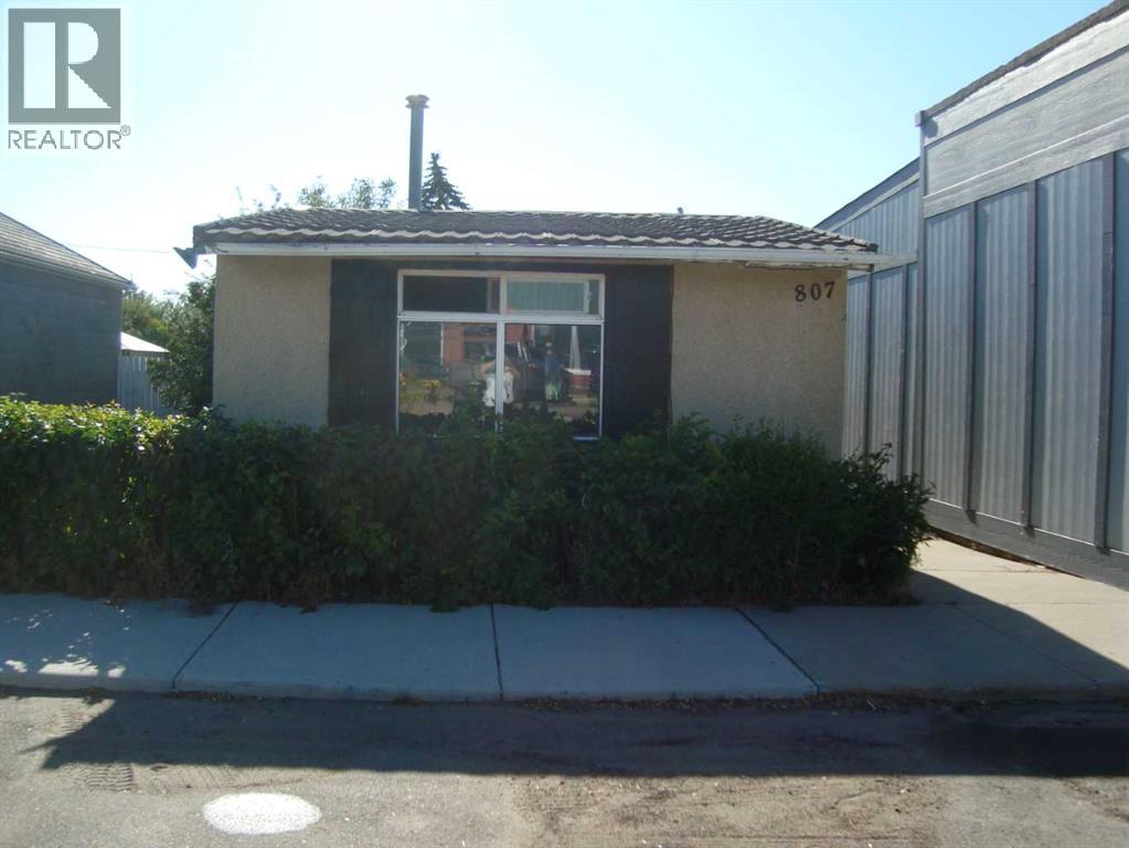 807 Broadway Street, Standard, Alberta  T0J 3G0 - Photo 2 - A2250828