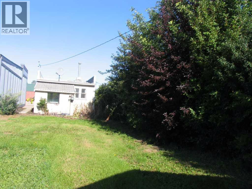 807 Broadway Street, Standard, Alberta  T0J 3G0 - Photo 25 - A2250828