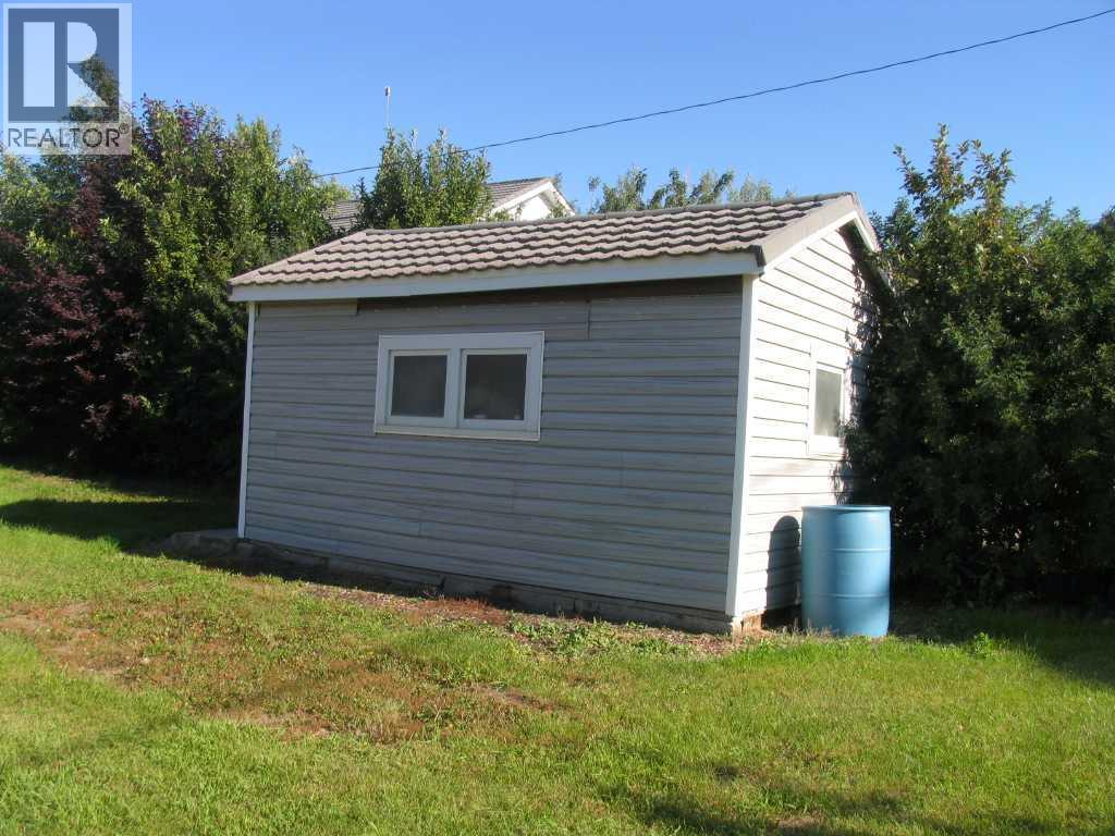 807 Broadway Street, Standard, Alberta  T0J 3G0 - Photo 22 - A2250828