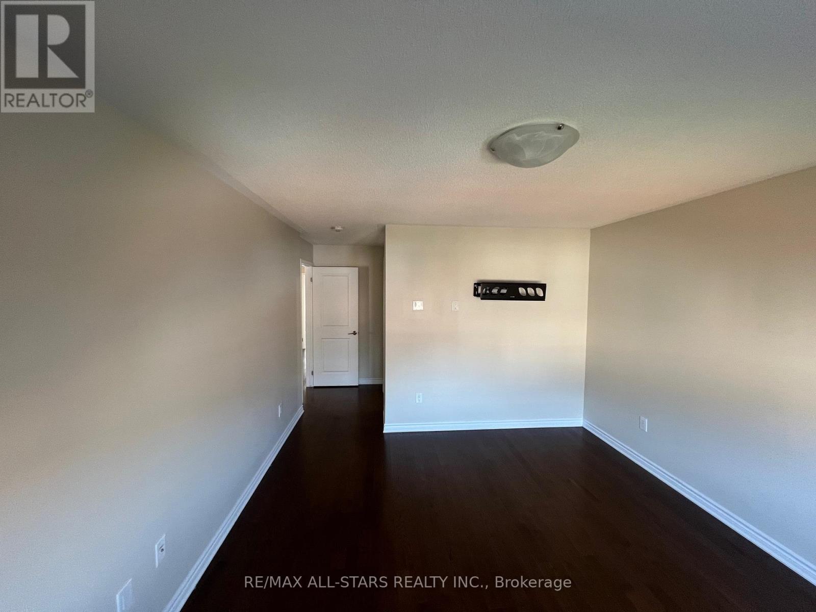 12 Westfield Drive, Whitby, Ontario  L1P 0E9 - Photo 11 - E12458388