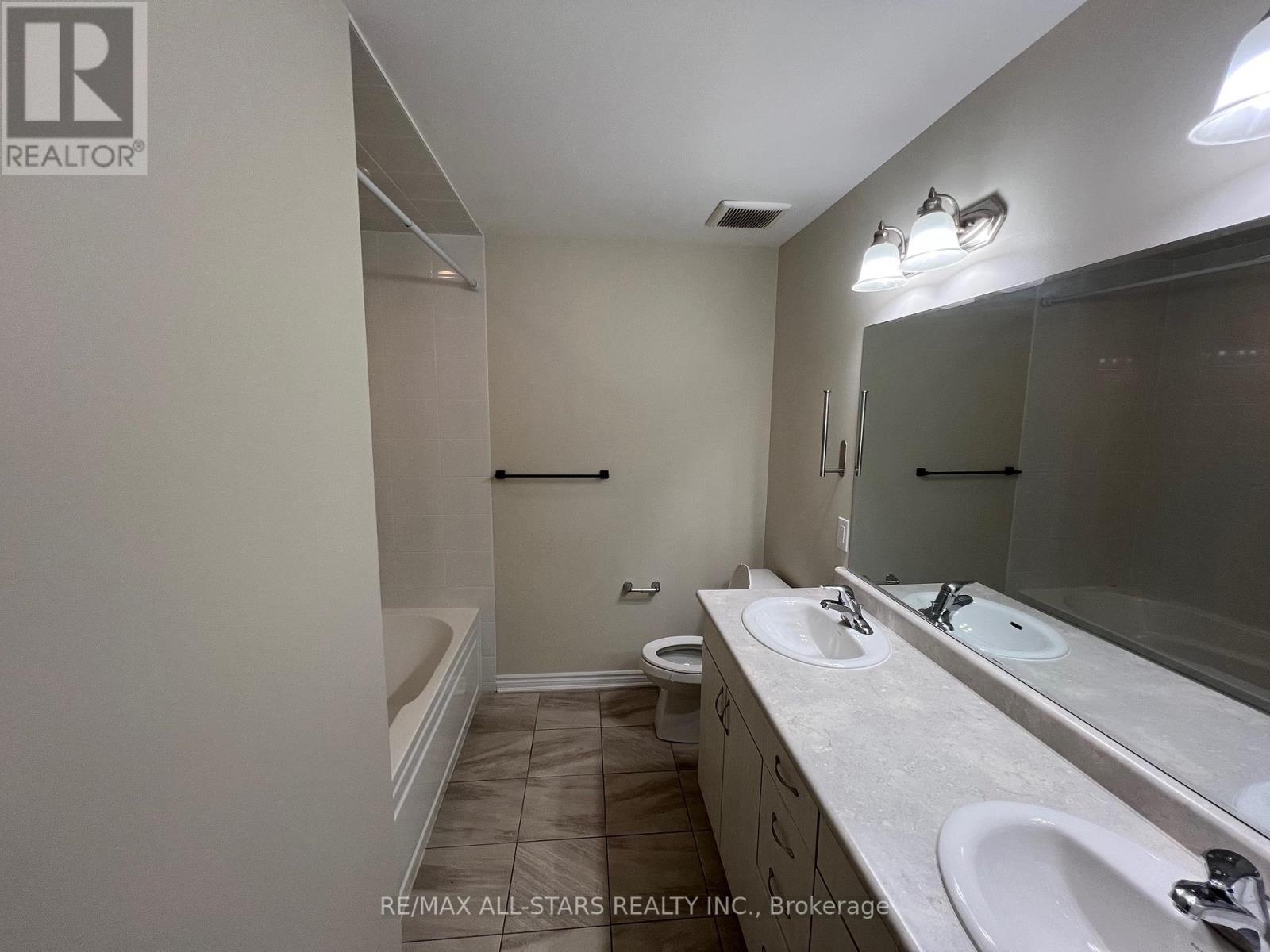 12 Westfield Drive, Whitby, Ontario  L1P 0E9 - Photo 6 - E12458388