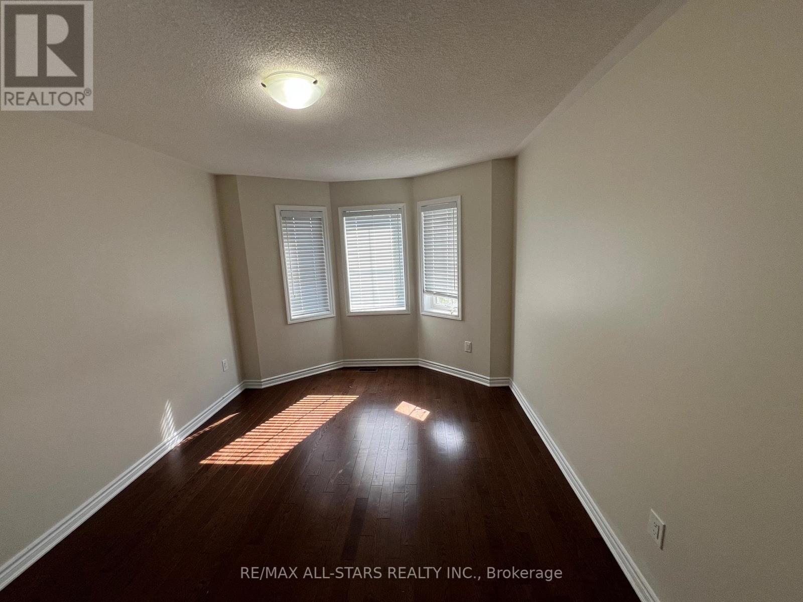 12 Westfield Drive, Whitby, Ontario  L1P 0E9 - Photo 8 - E12458388