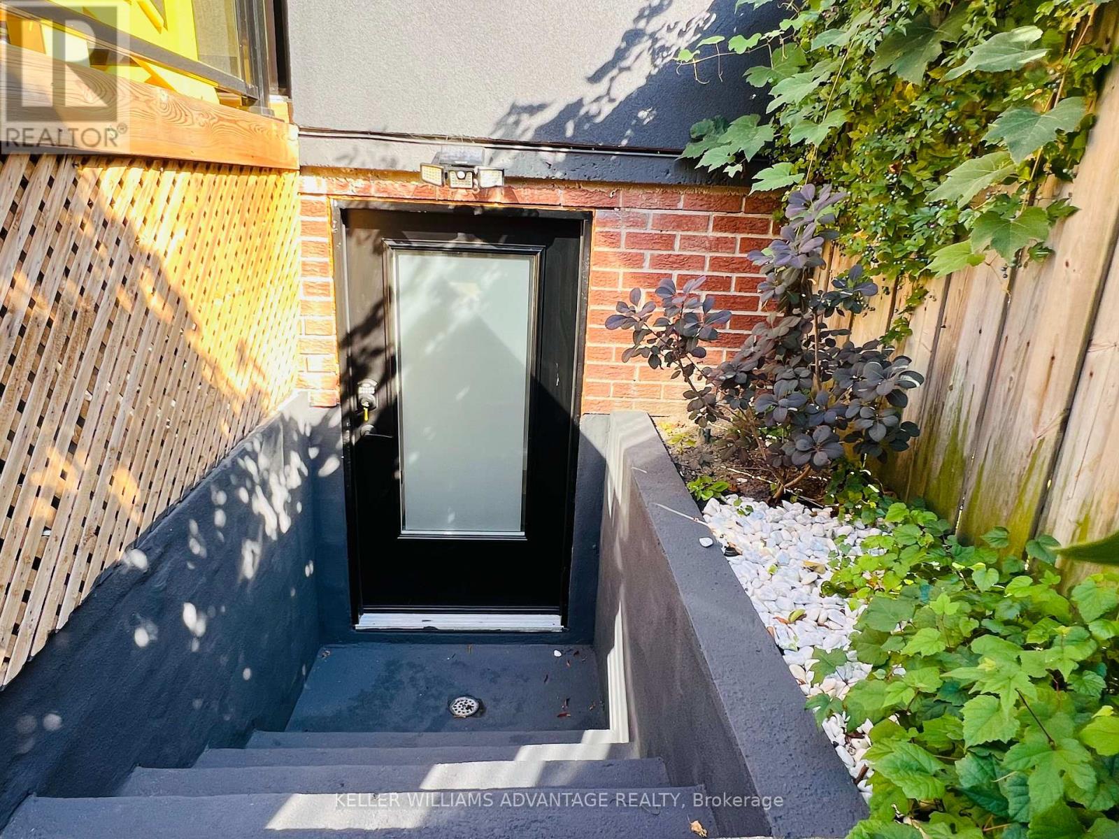 Unit B - 12 Kimberley Avenue W, Toronto, Ontario  M4E 2Z2 - Photo 2 - E12458414