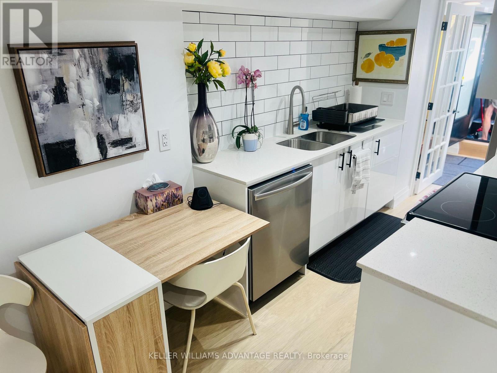 Unit B - 12 Kimberley Avenue W, Toronto, Ontario  M4E 2Z2 - Photo 4 - E12458414