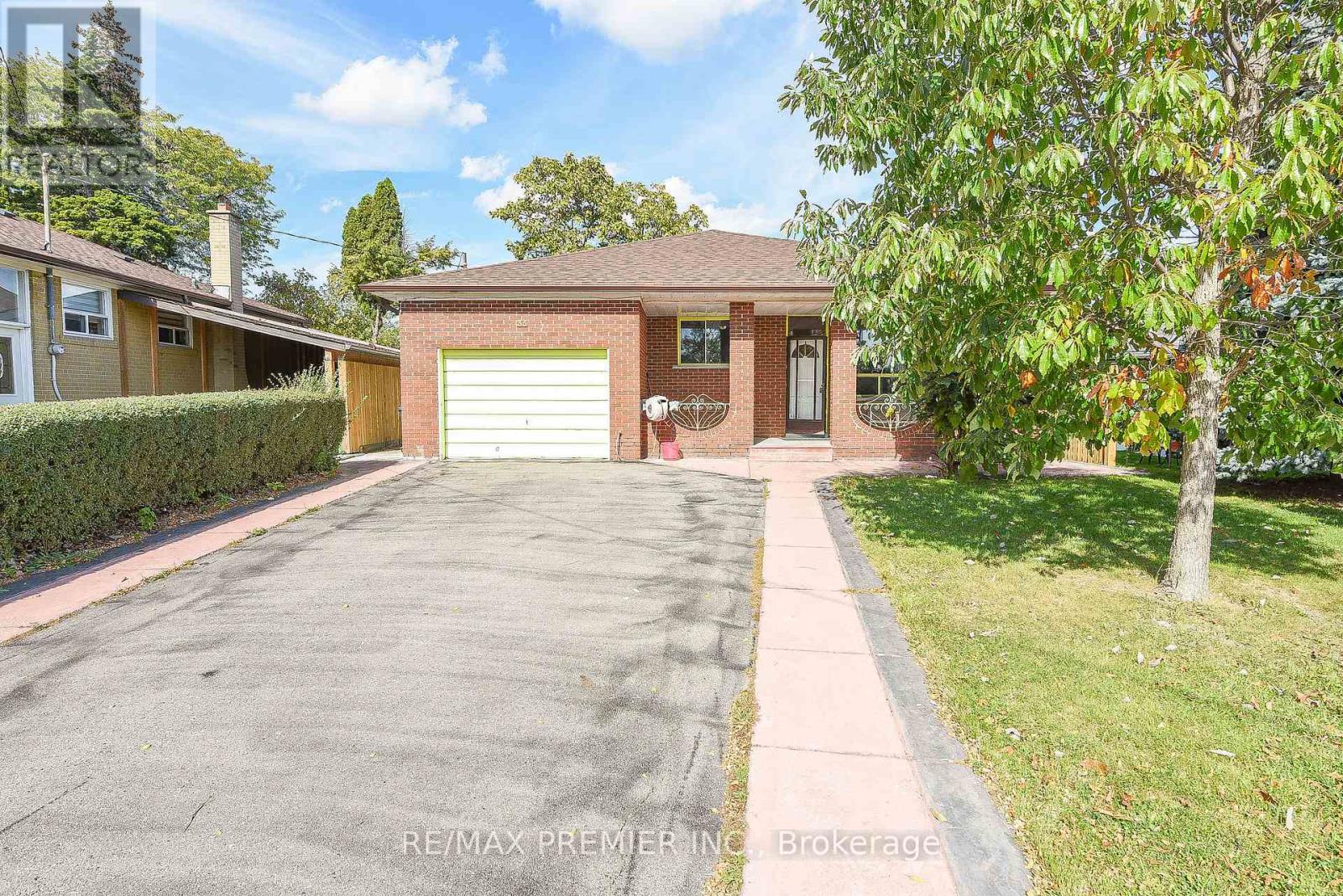 35 TAYSHAM CRESCENT, Toronto, Ontario
