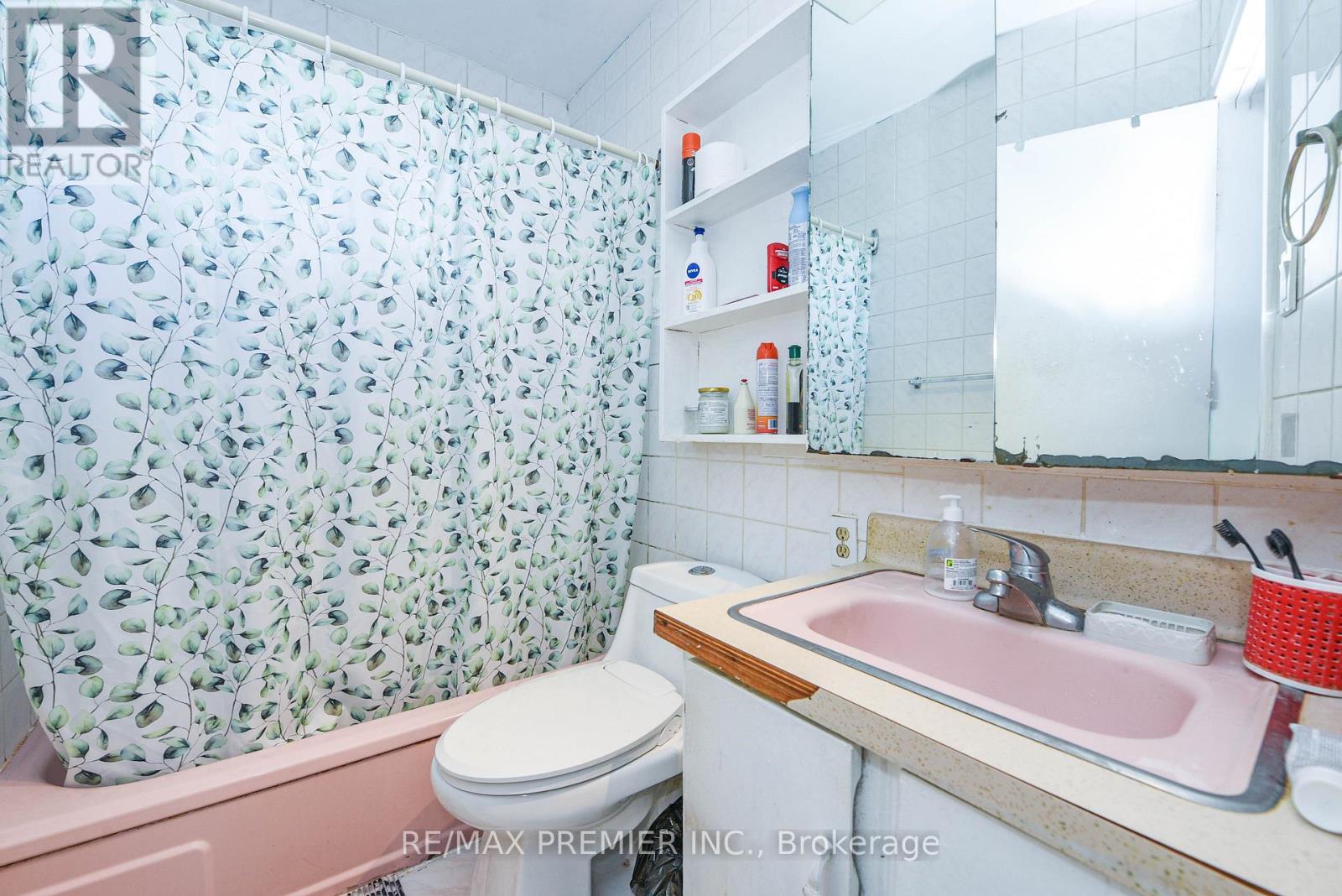35 Taysham Crescent, Toronto, Ontario  M9V 1X1 - Photo 17 - W12454132
