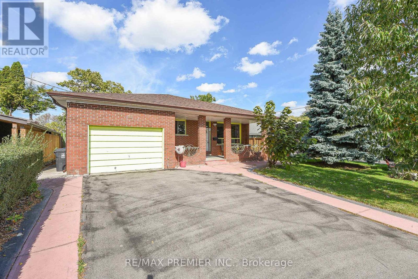 35 Taysham Crescent, Toronto, Ontario  M9V 1X1 - Photo 2 - W12454132