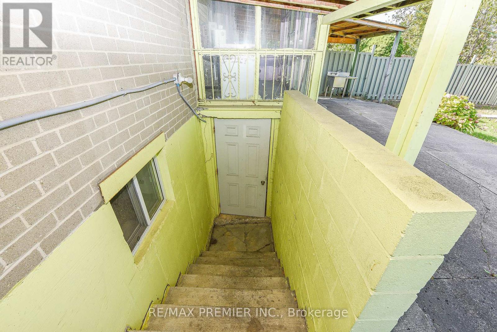 35 Taysham Crescent, Toronto, Ontario  M9V 1X1 - Photo 31 - W12454132
