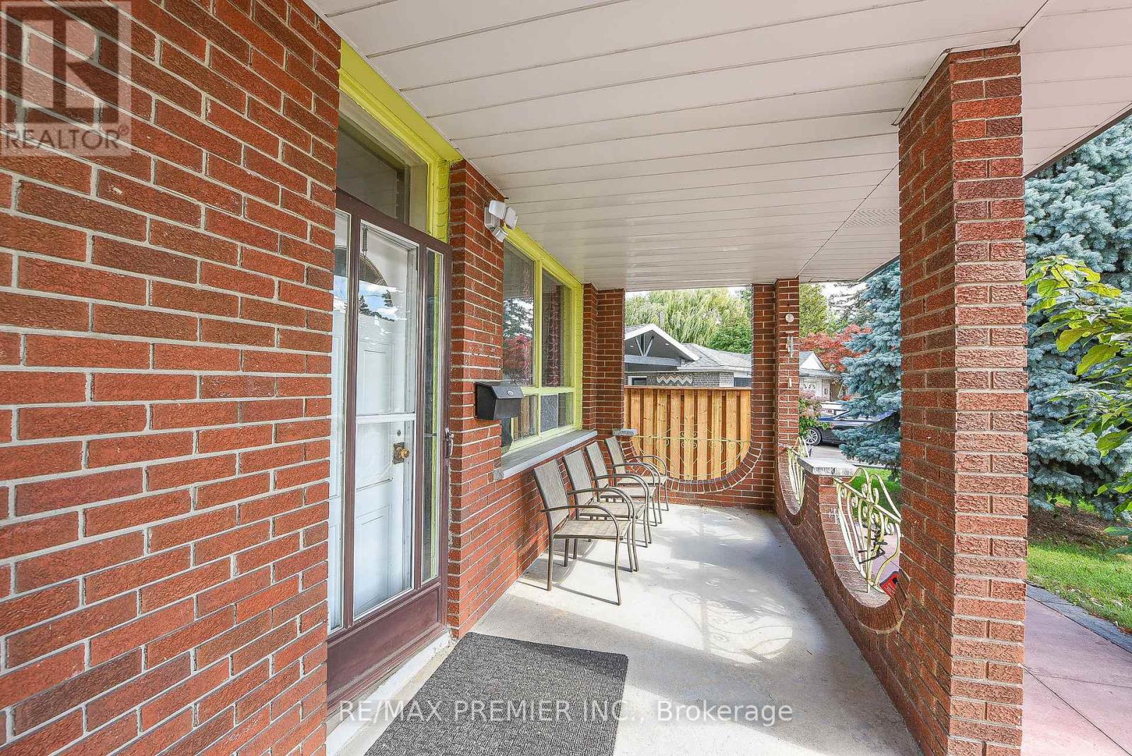 35 Taysham Crescent, Toronto, Ontario  M9V 1X1 - Photo 7 - W12454132