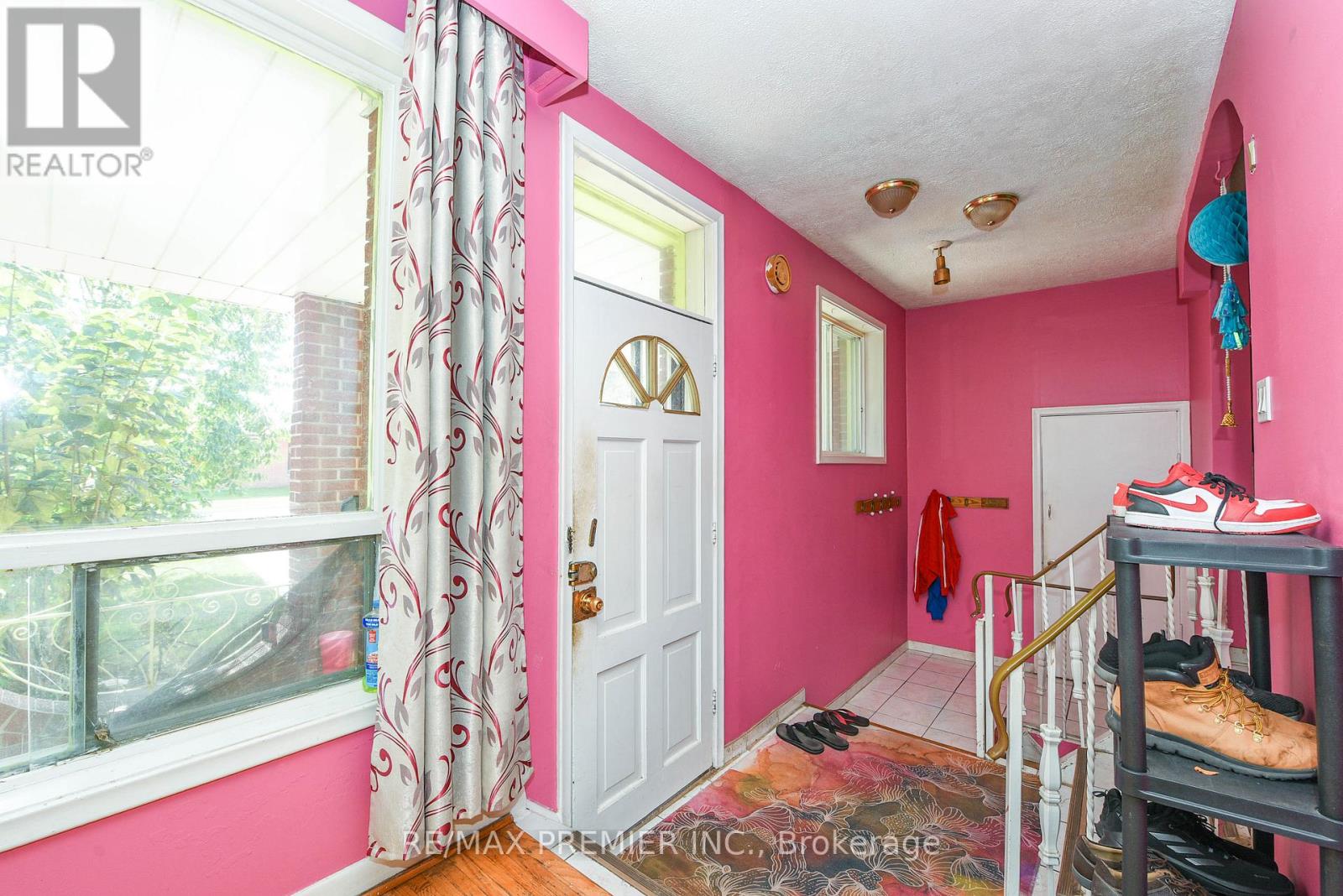 35 Taysham Crescent, Toronto, Ontario  M9V 1X1 - Photo 8 - W12454132