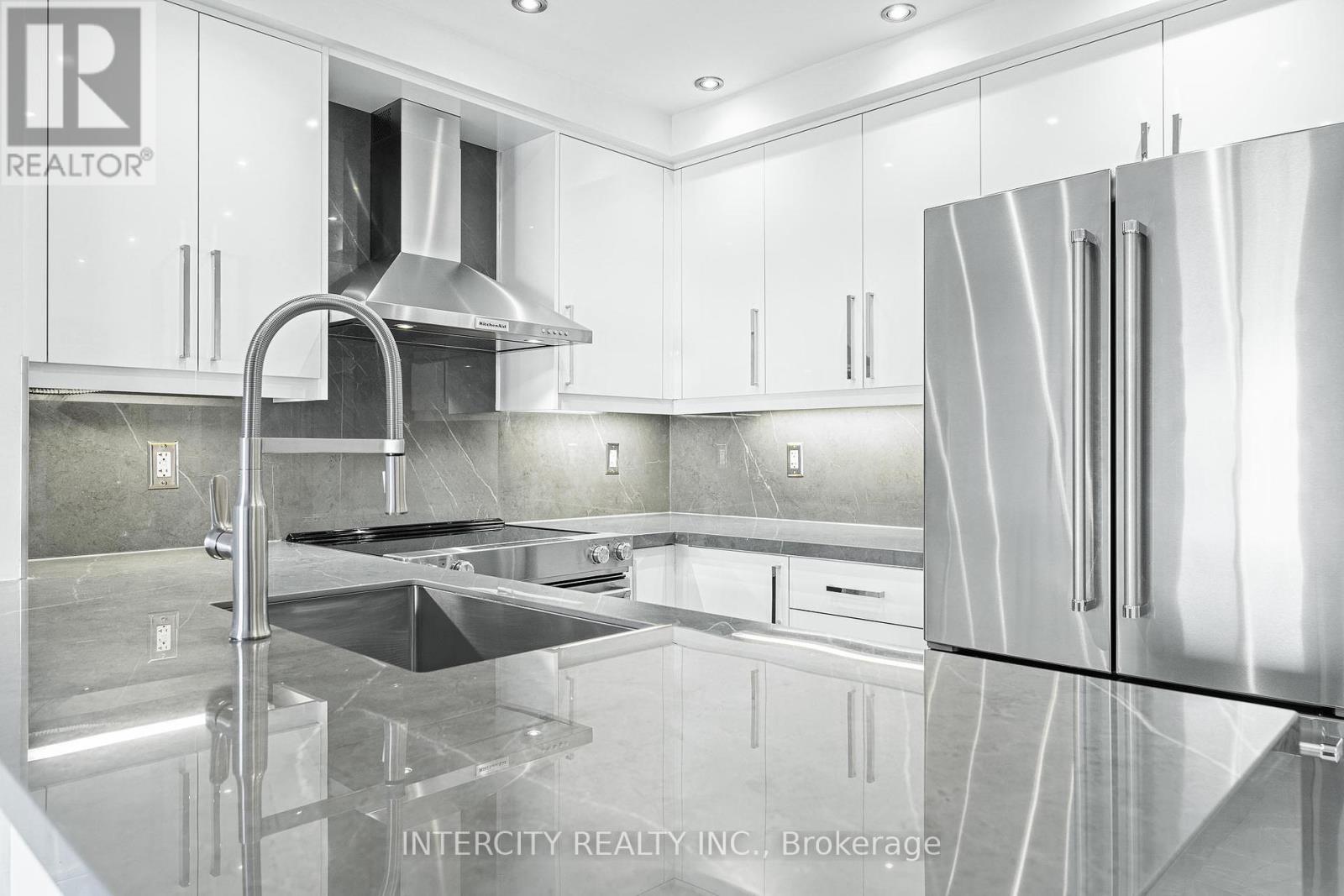 520 - 8 Maison Parc Court, Vaughan, Ontario  L4J 9K5 - Photo 13 - N12458393