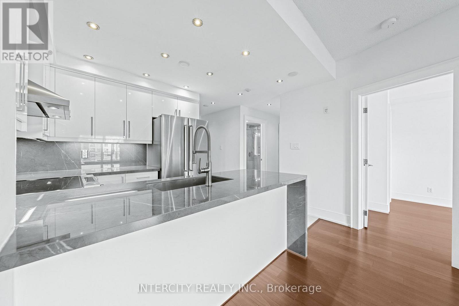 520 - 8 Maison Parc Court, Vaughan, Ontario  L4J 9K5 - Photo 14 - N12458393