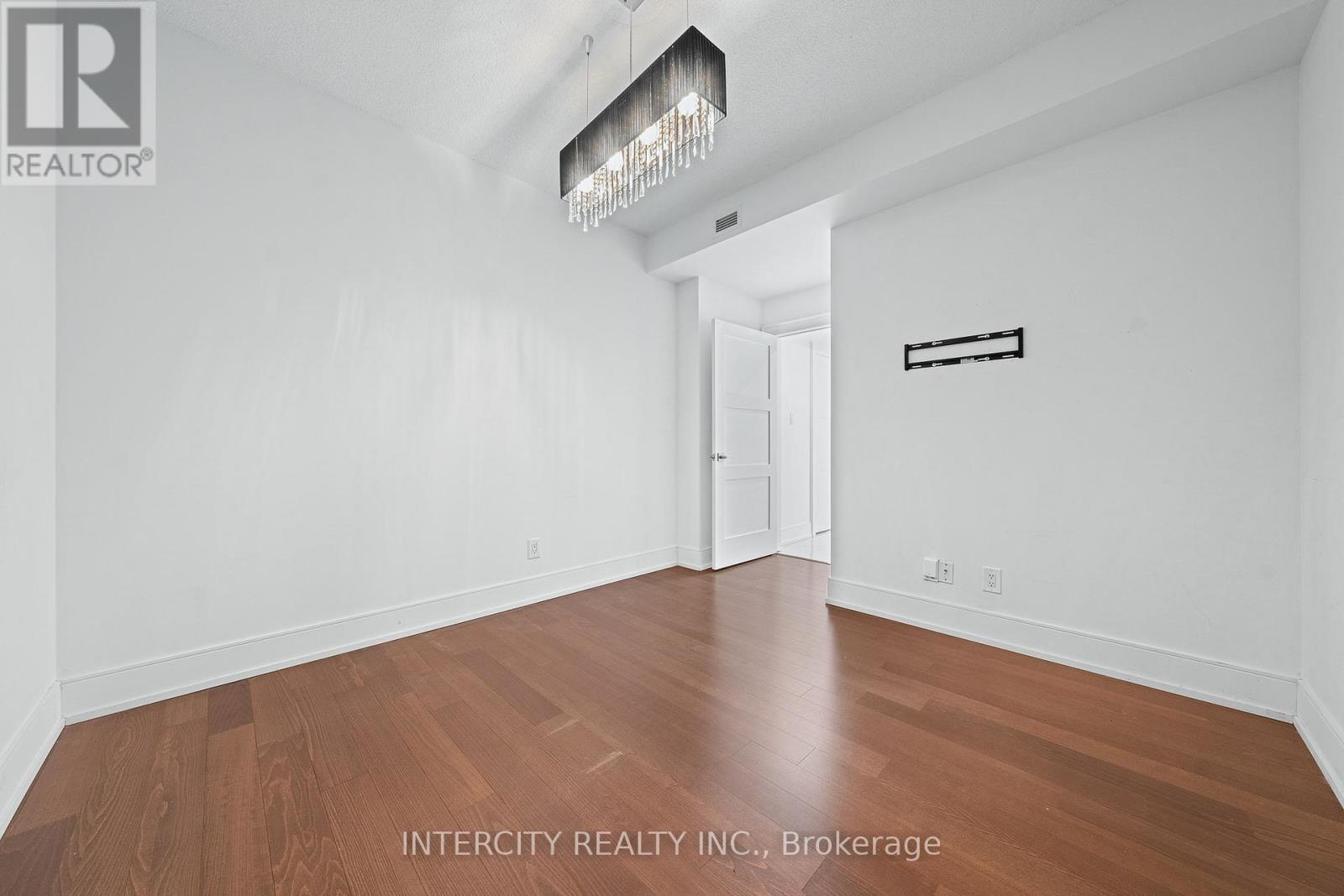 520 - 8 Maison Parc Court, Vaughan, Ontario  L4J 9K5 - Photo 26 - N12458393