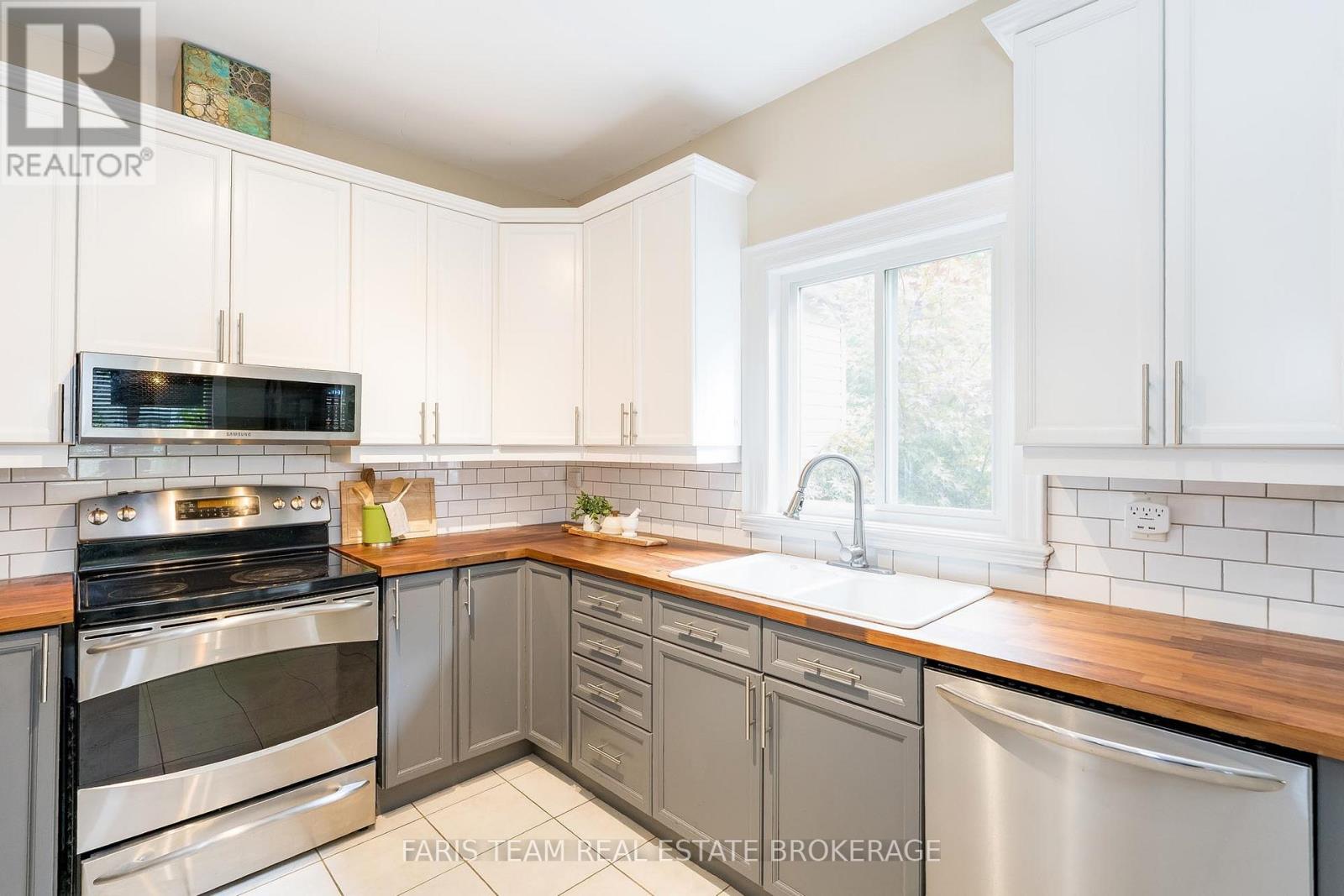 75 62nd Street S, Wasaga Beach, Ontario  L9Z 1V5 - Photo 6 - S12458417