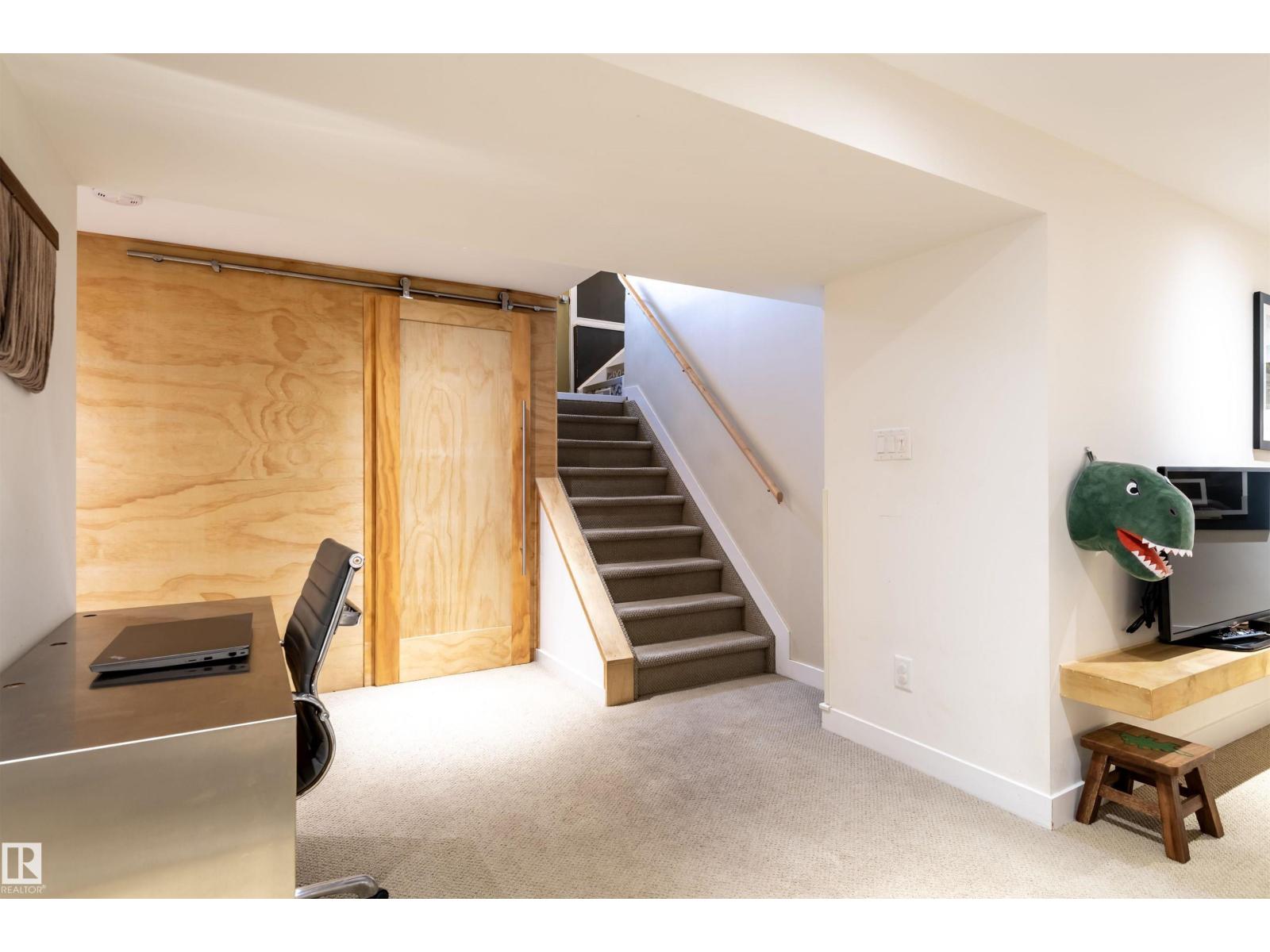 Property at 7744 86 AV NW NW image 3