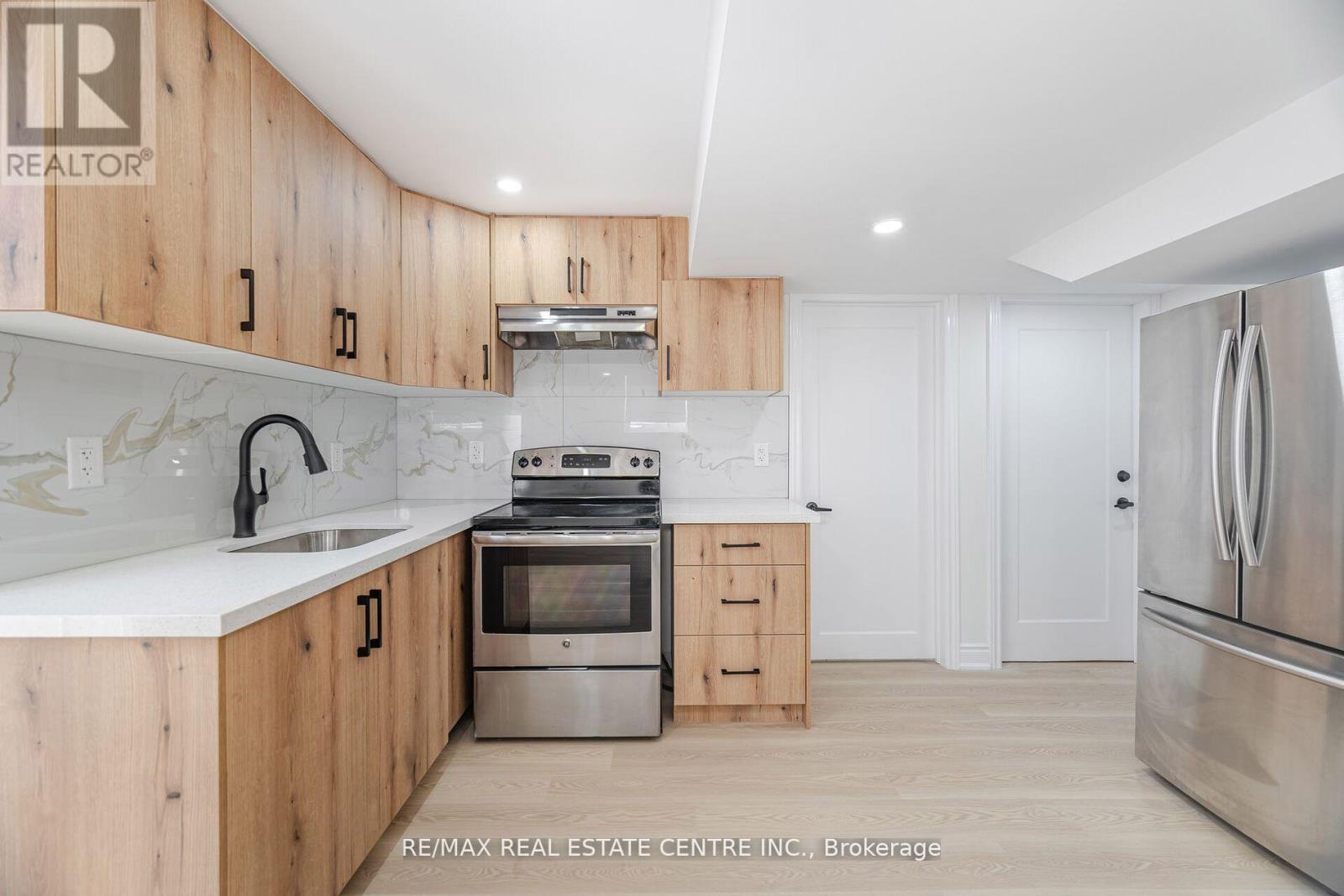 Lower - 351 Greenless Circle, Milton, Ontario  L9T 0X2 - Photo 10 - W12458412