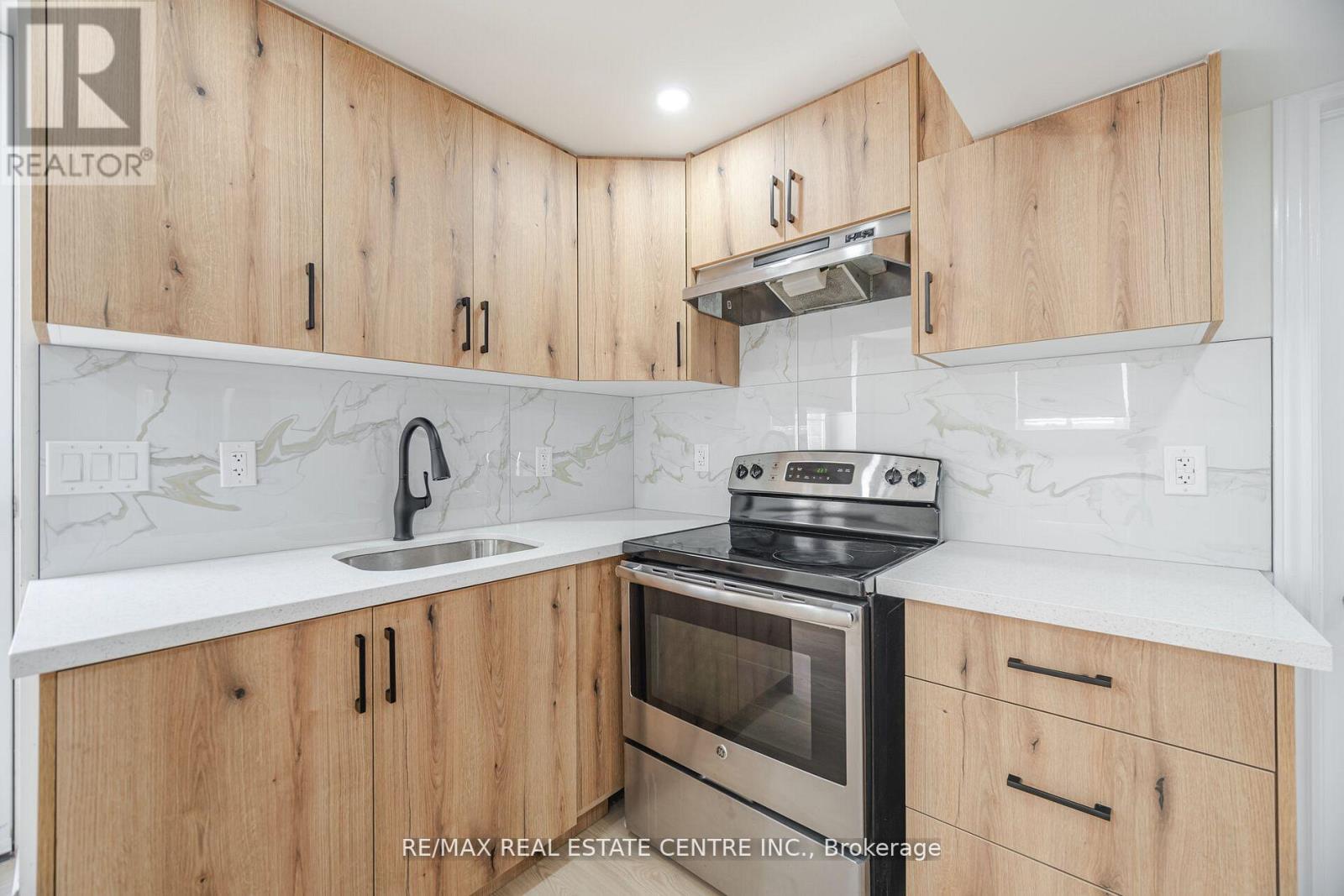 Lower - 351 Greenless Circle, Milton, Ontario  L9T 0X2 - Photo 11 - W12458412