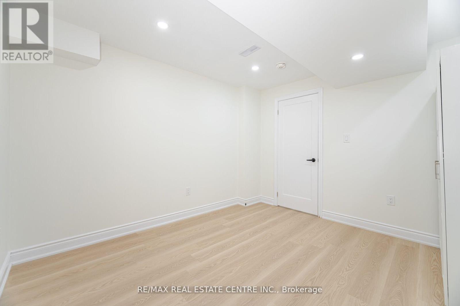 Lower - 351 Greenless Circle, Milton, Ontario  L9T 0X2 - Photo 19 - W12458412
