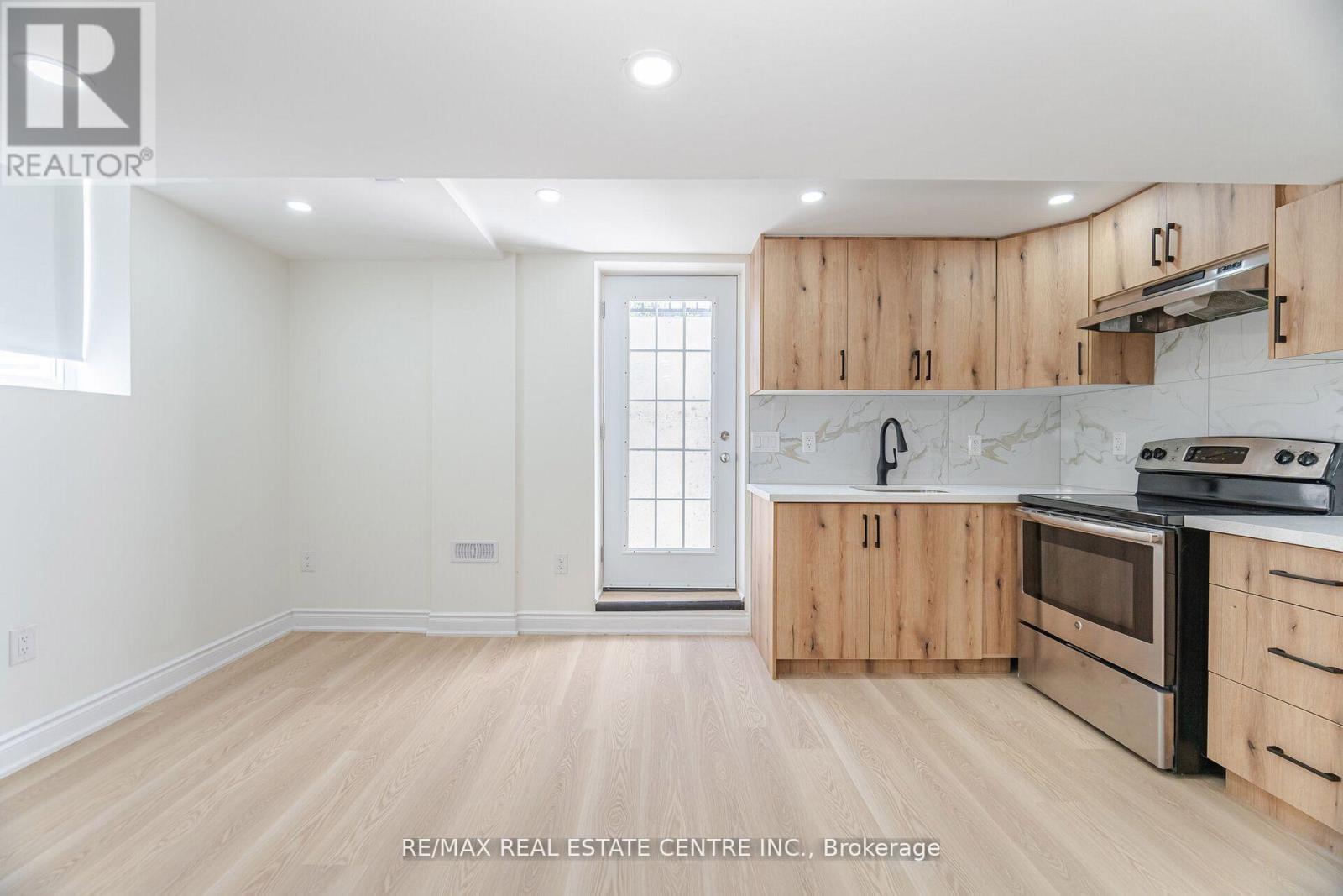 Lower - 351 Greenless Circle, Milton, Ontario  L9T 0X2 - Photo 8 - W12458412