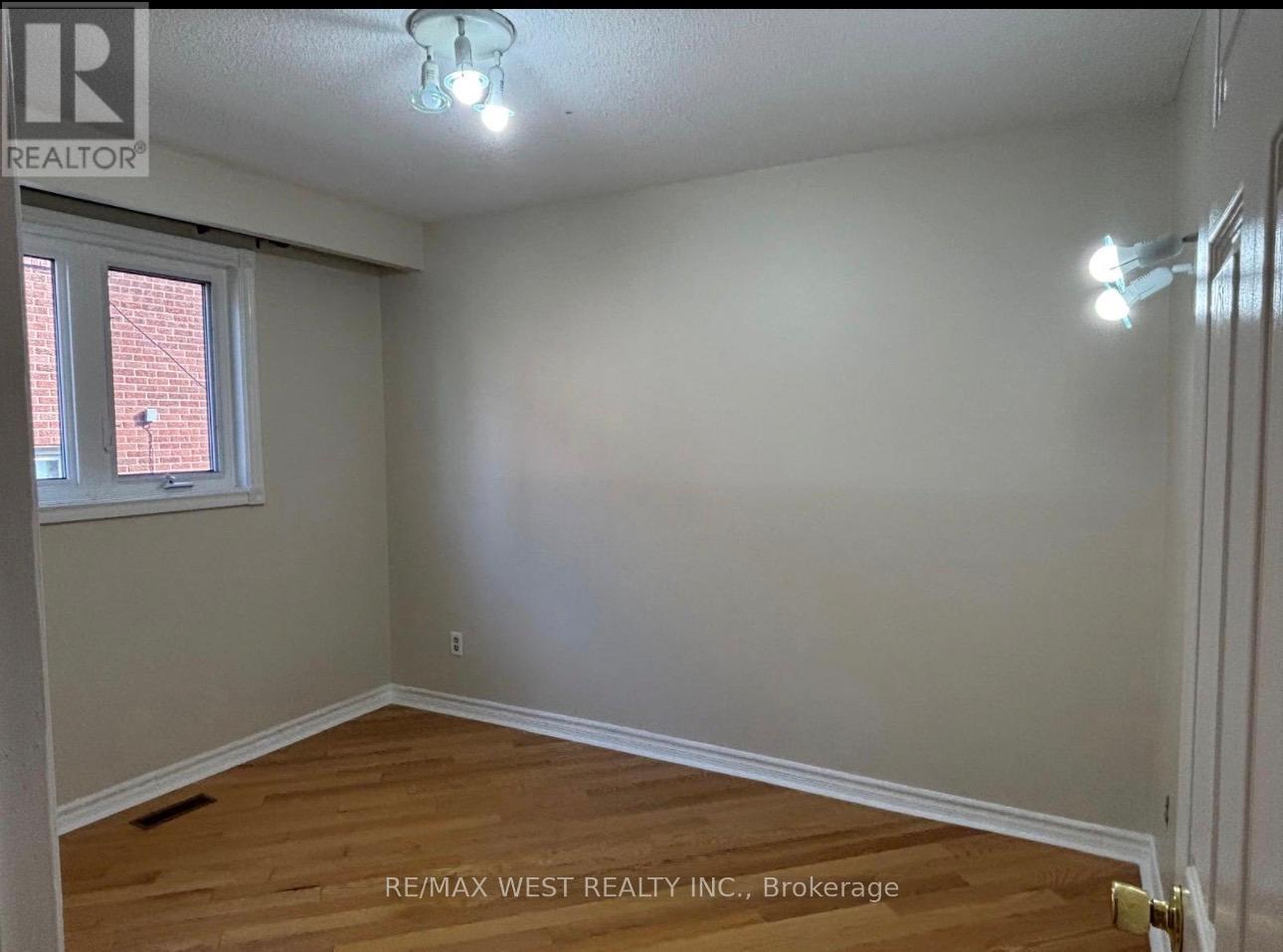 4 Dantek Court, Brampton, Ontario  L6V 3T4 - Photo 13 - W12458426