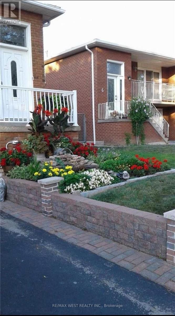 4 Dantek Court, Brampton, Ontario  L6V 3T4 - Photo 2 - W12458426