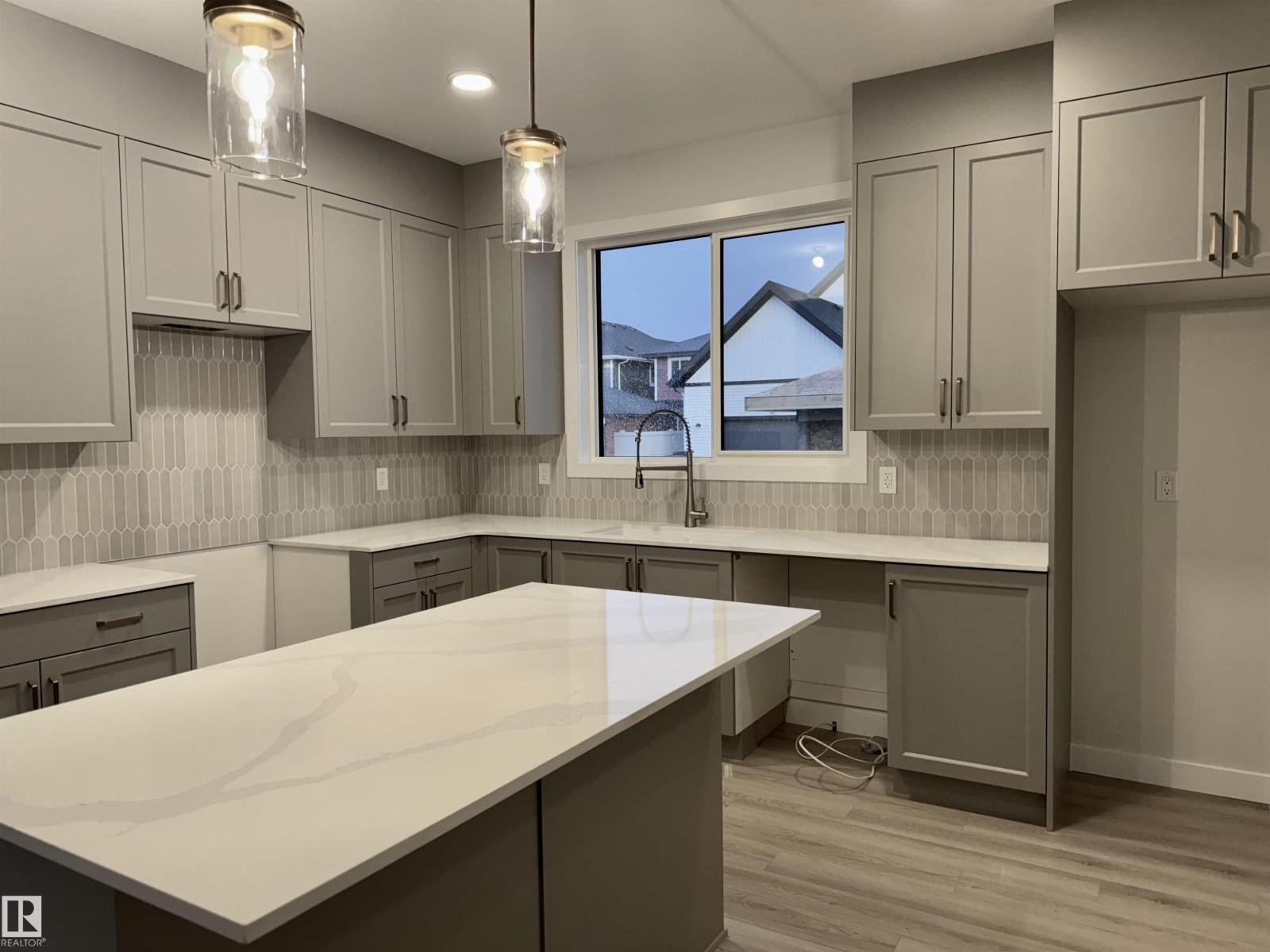 6108 Carr Rd Nw, Edmonton, Alberta  T5E 6Y4 - Photo 2 - E4461832