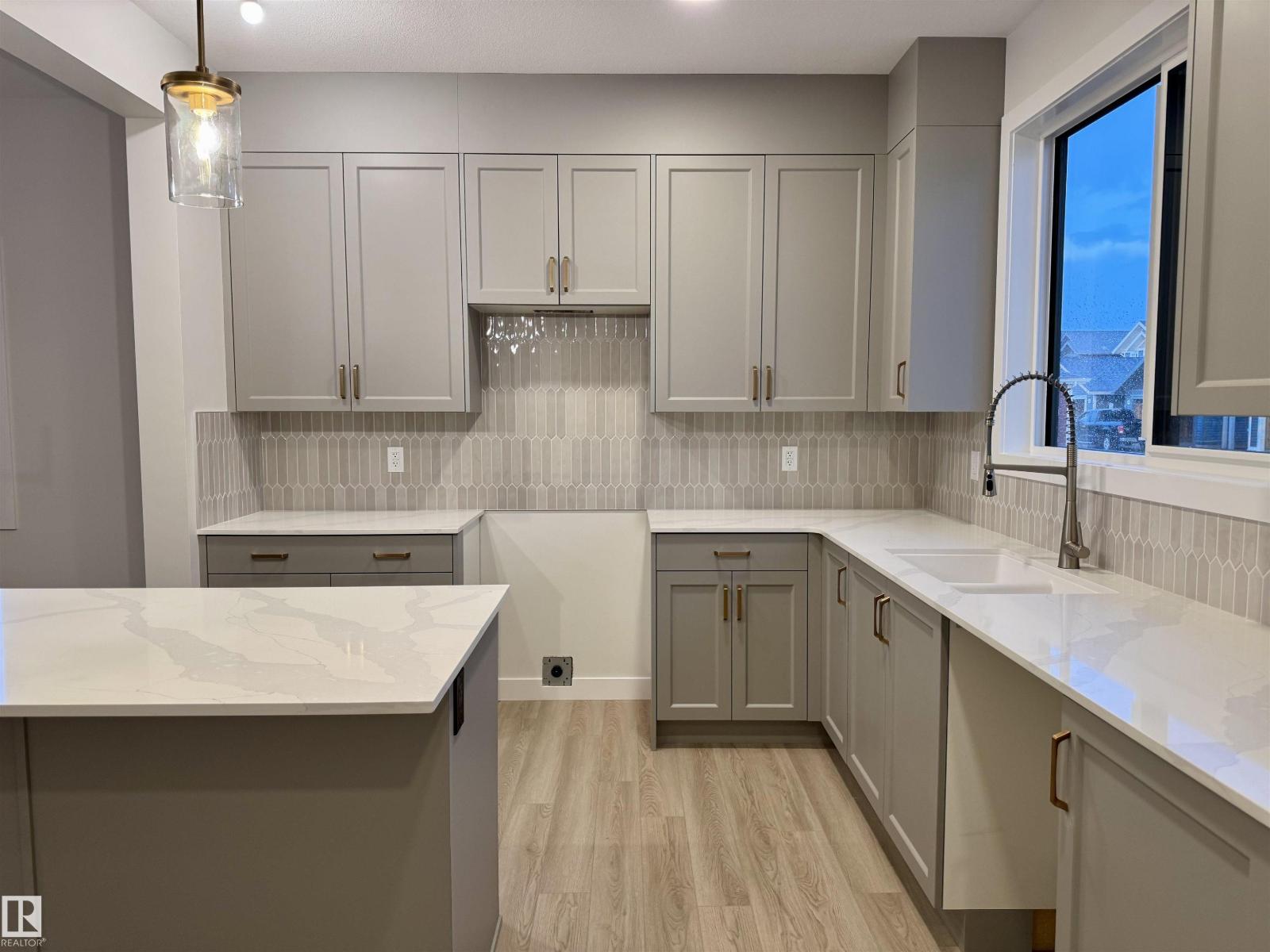6108 Carr Rd Nw, Edmonton, Alberta  T5E 6Y4 - Photo 3 - E4461832