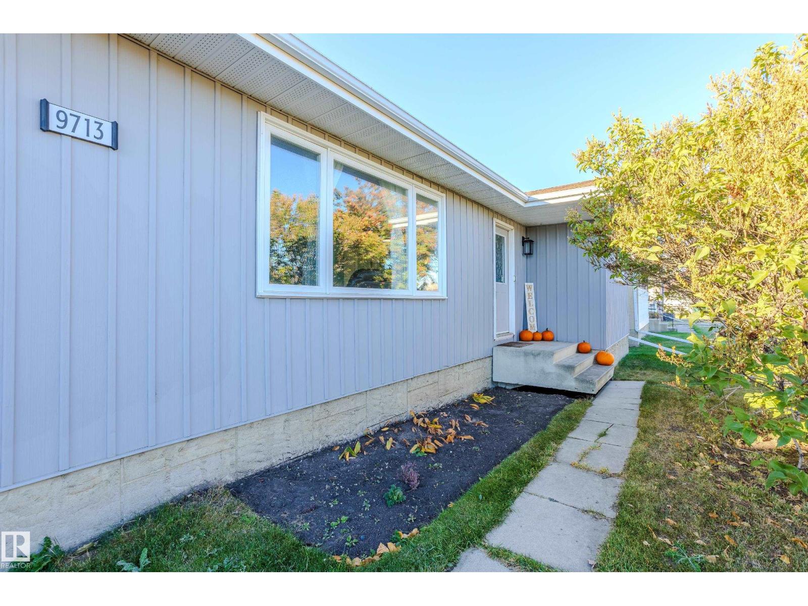9713 100 Av, Morinville, Alberta  T8R 1G6 - Photo 2 - E4461833