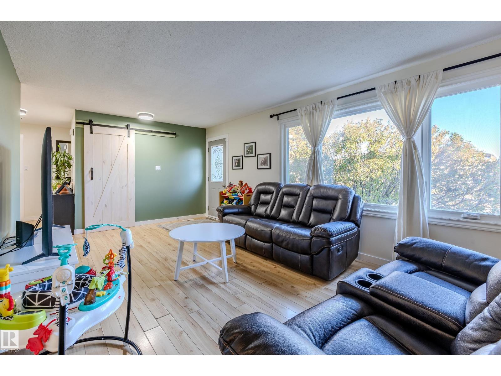 9713 100 Av, Morinville, Alberta  T8R 1G6 - Photo 5 - E4461833
