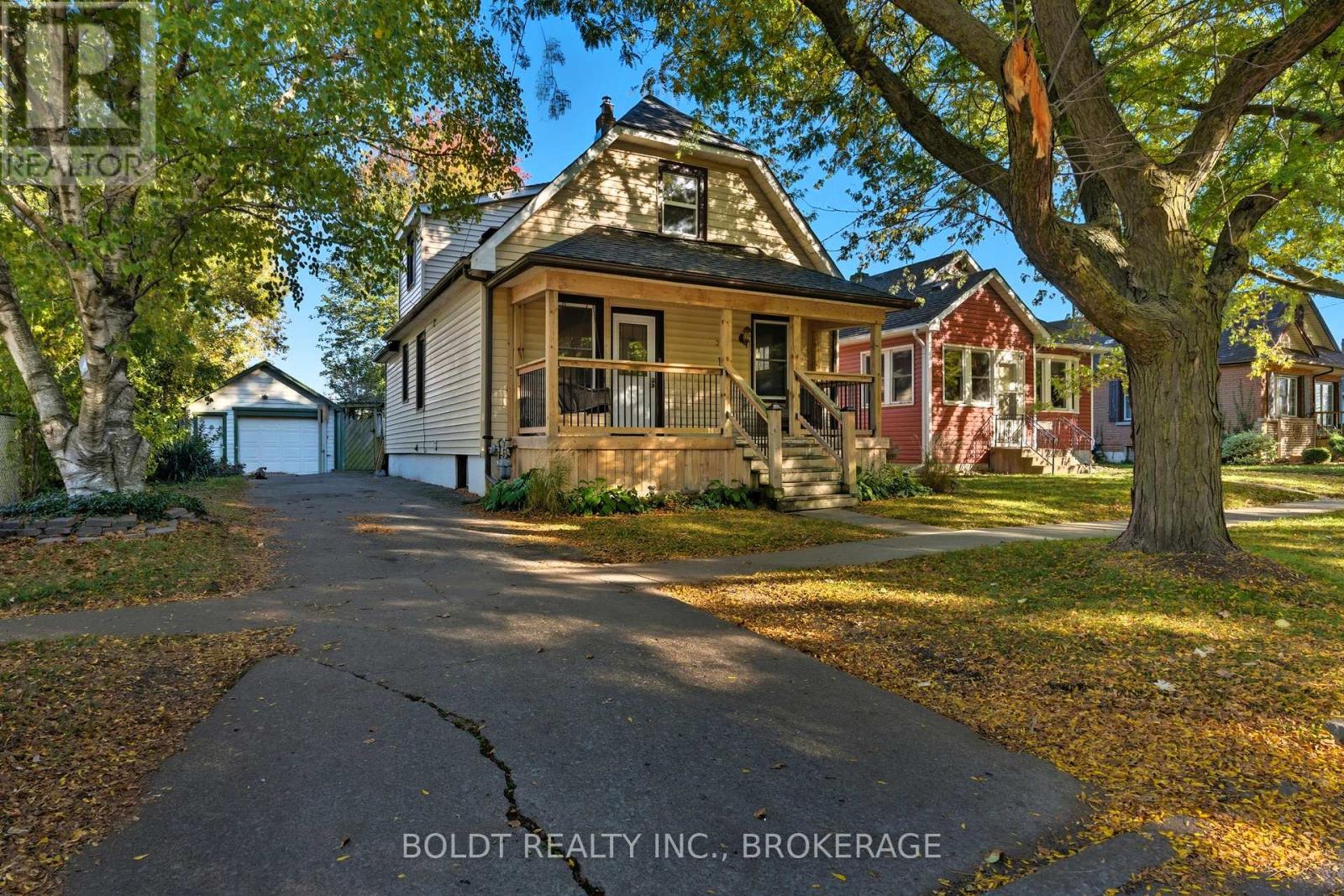 26 Currie Street, St. Catharines, Ontario  L2M 5M6 - Photo 1 - X12458444