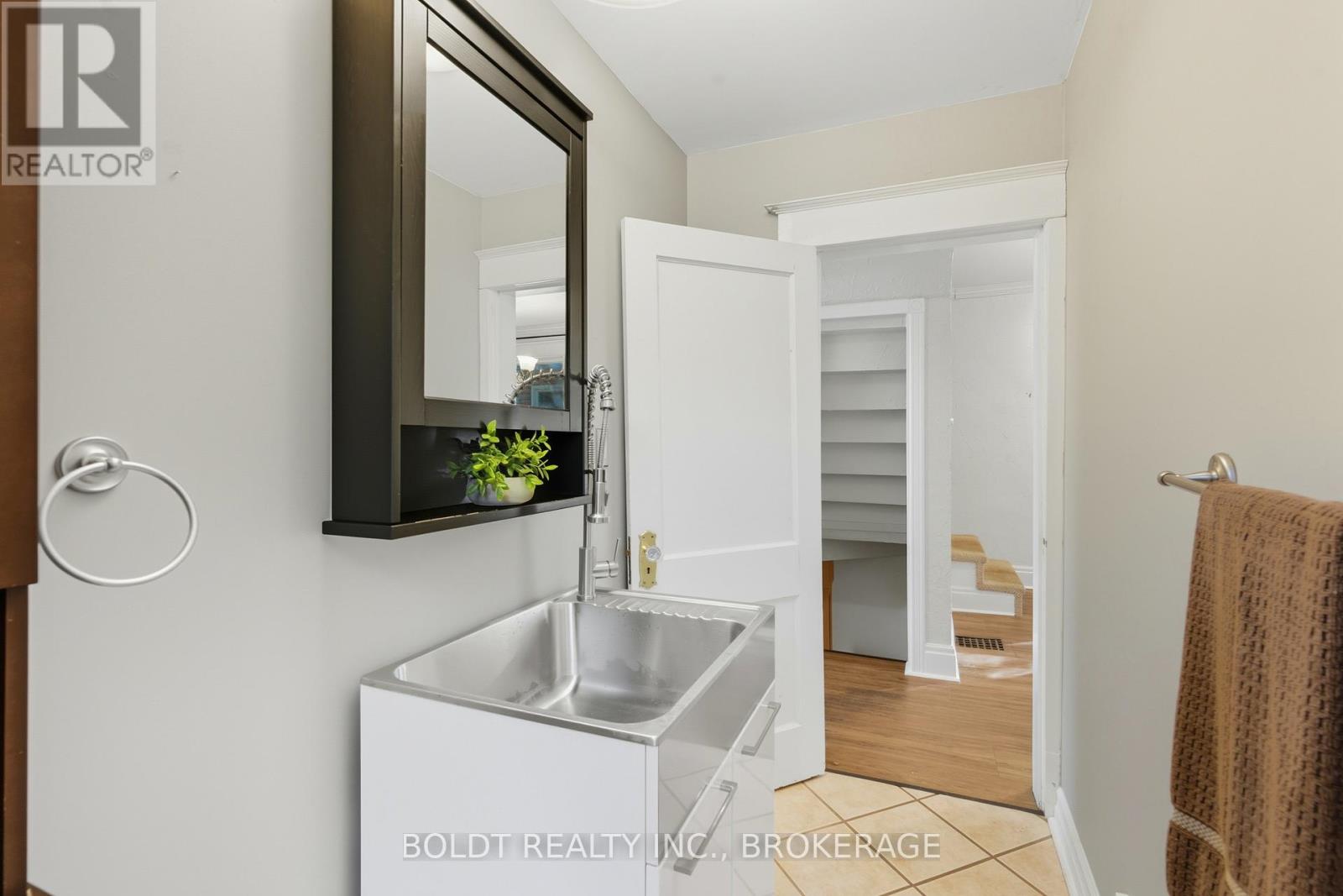 26 Currie Street, St. Catharines, Ontario  L2M 5M6 - Photo 17 - X12458444