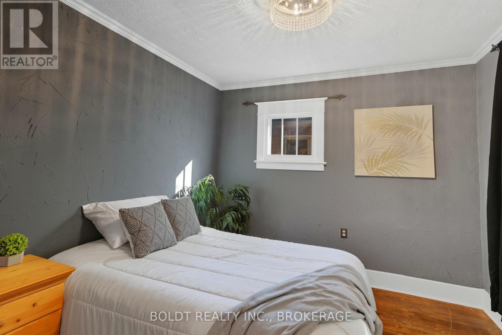26 Currie Street, St. Catharines, Ontario  L2M 5M6 - Photo 9 - X12458444