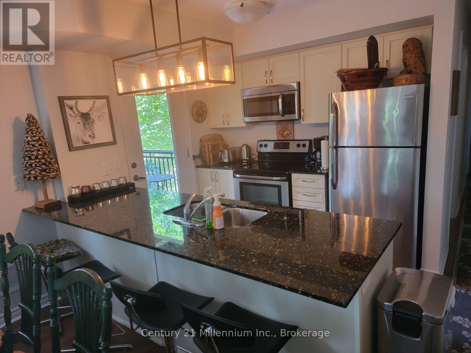 208 - 10 Brandy Lane Drive, Collingwood, Ontario  L9Y 0X4 - Photo 7 - S12458442