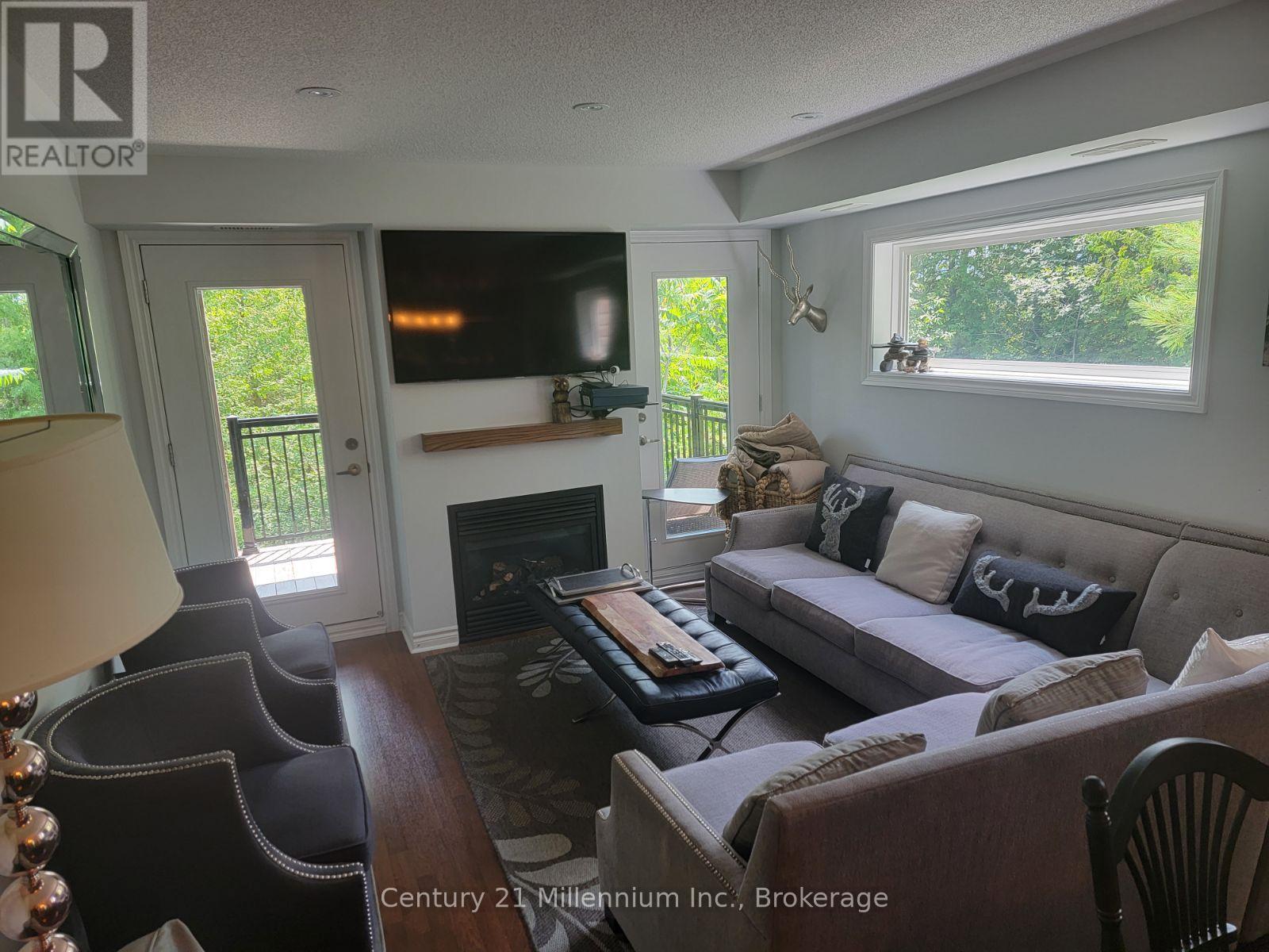 208 - 10 Brandy Lane Drive, Collingwood, Ontario  L9Y 0X4 - Photo 8 - S12458442