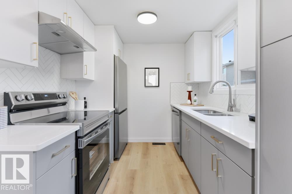 12g Clareview Vg Nw, Edmonton, Alberta  T5A 3P2 - Photo 3 - E4461835