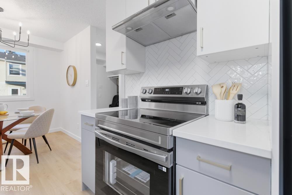 12g Clareview Vg Nw, Edmonton, Alberta  T5A 3P2 - Photo 4 - E4461835