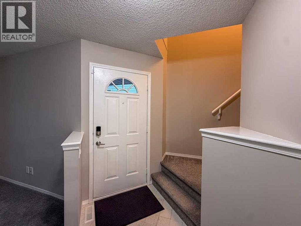 149 Taravista Street Ne, Calgary, Alberta  T3J 4S3 - Photo 5 - A2263848