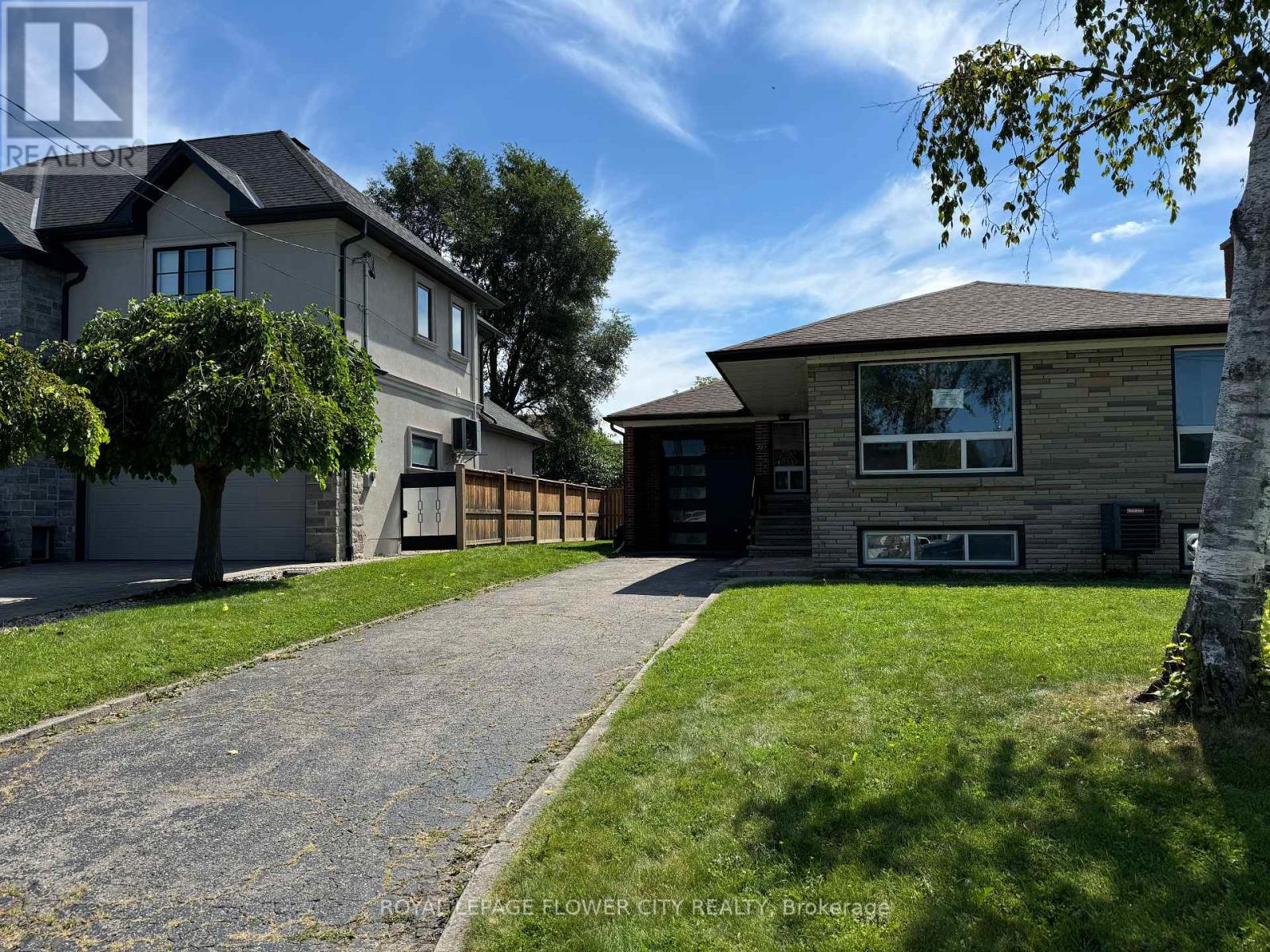 221 Acton Avenue, Toronto, Ontario  M3H 4H8 - Photo 3 - C12458435