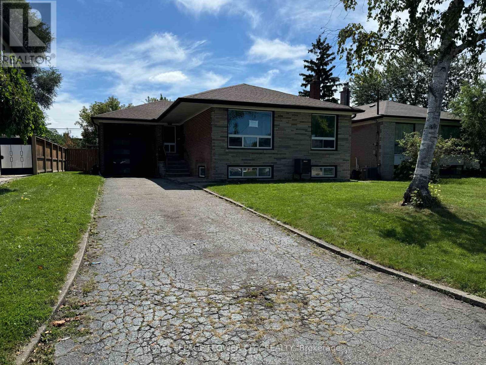 221 Acton Avenue, Toronto, Ontario  M3H 4H8 - Photo 4 - C12458435
