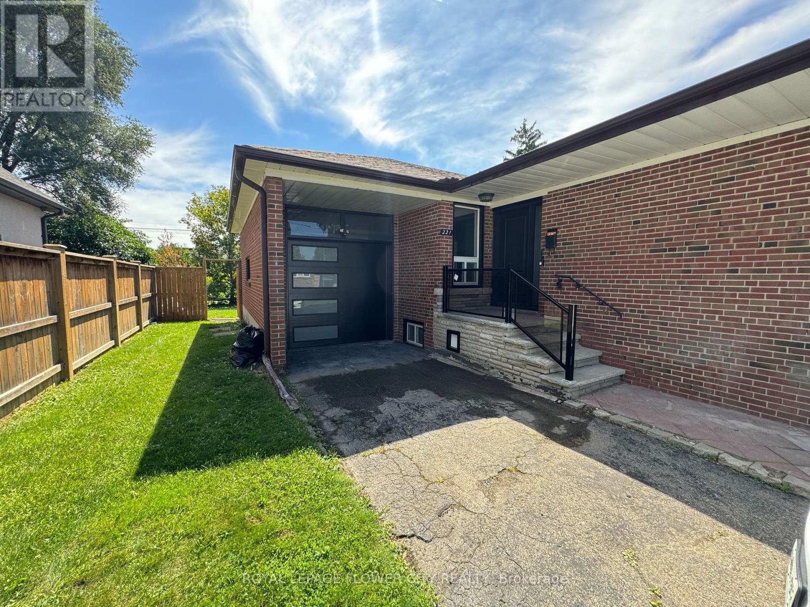 221 Acton Avenue, Toronto, Ontario  M3H 4H8 - Photo 6 - C12458435