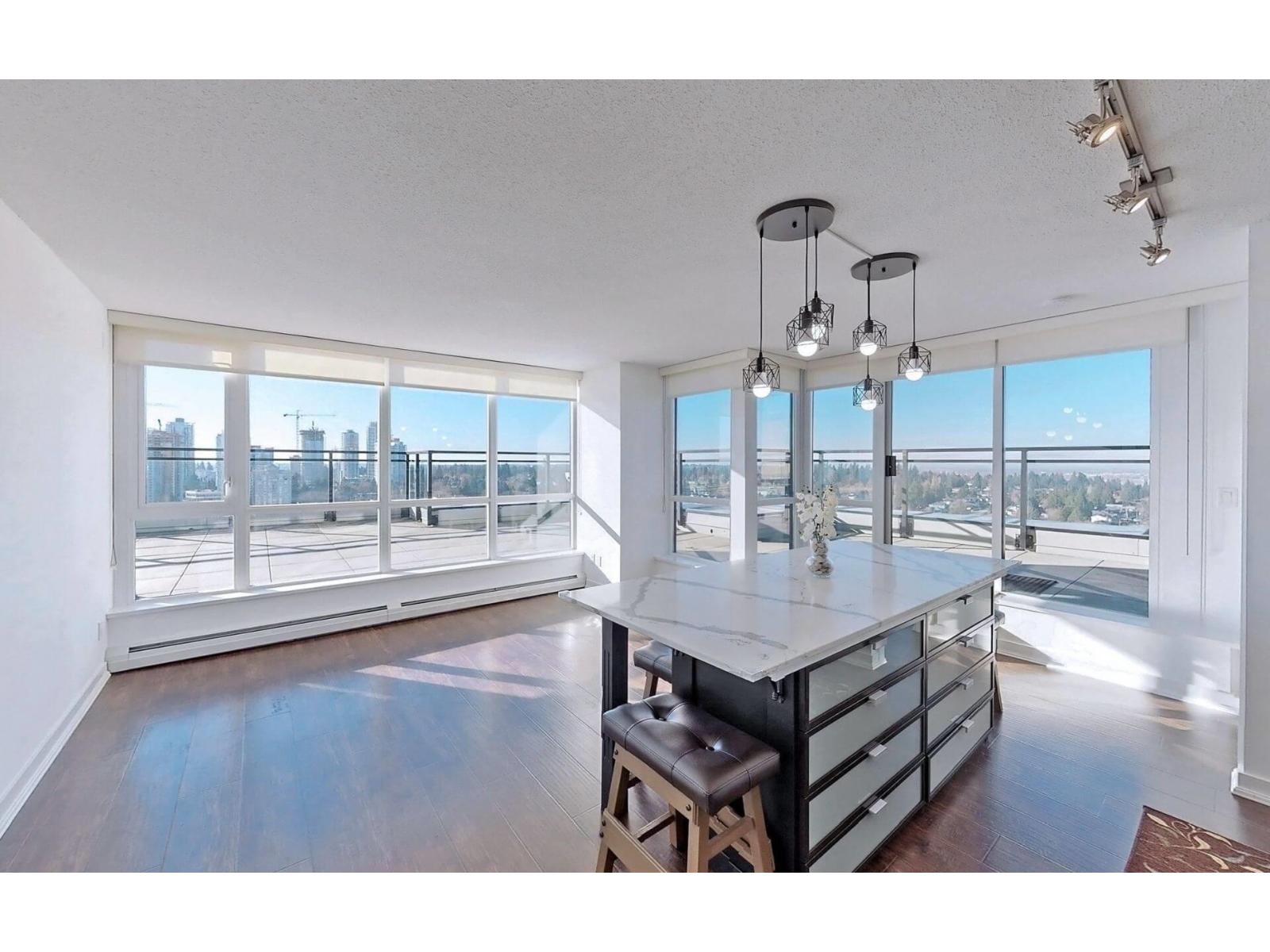 2104 10777 UNIVERSITY DRIVE, surrey, British Columbia