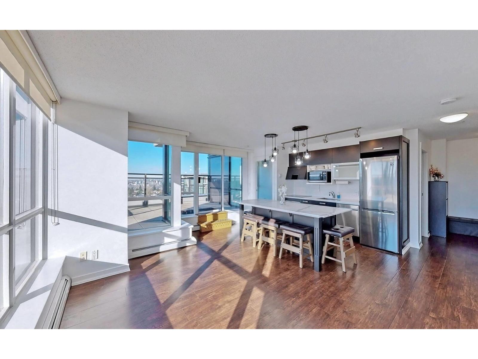 2104 10777 University Drive, Surrey, British Columbia  V3T 0E6 - Photo 2 - R3057699