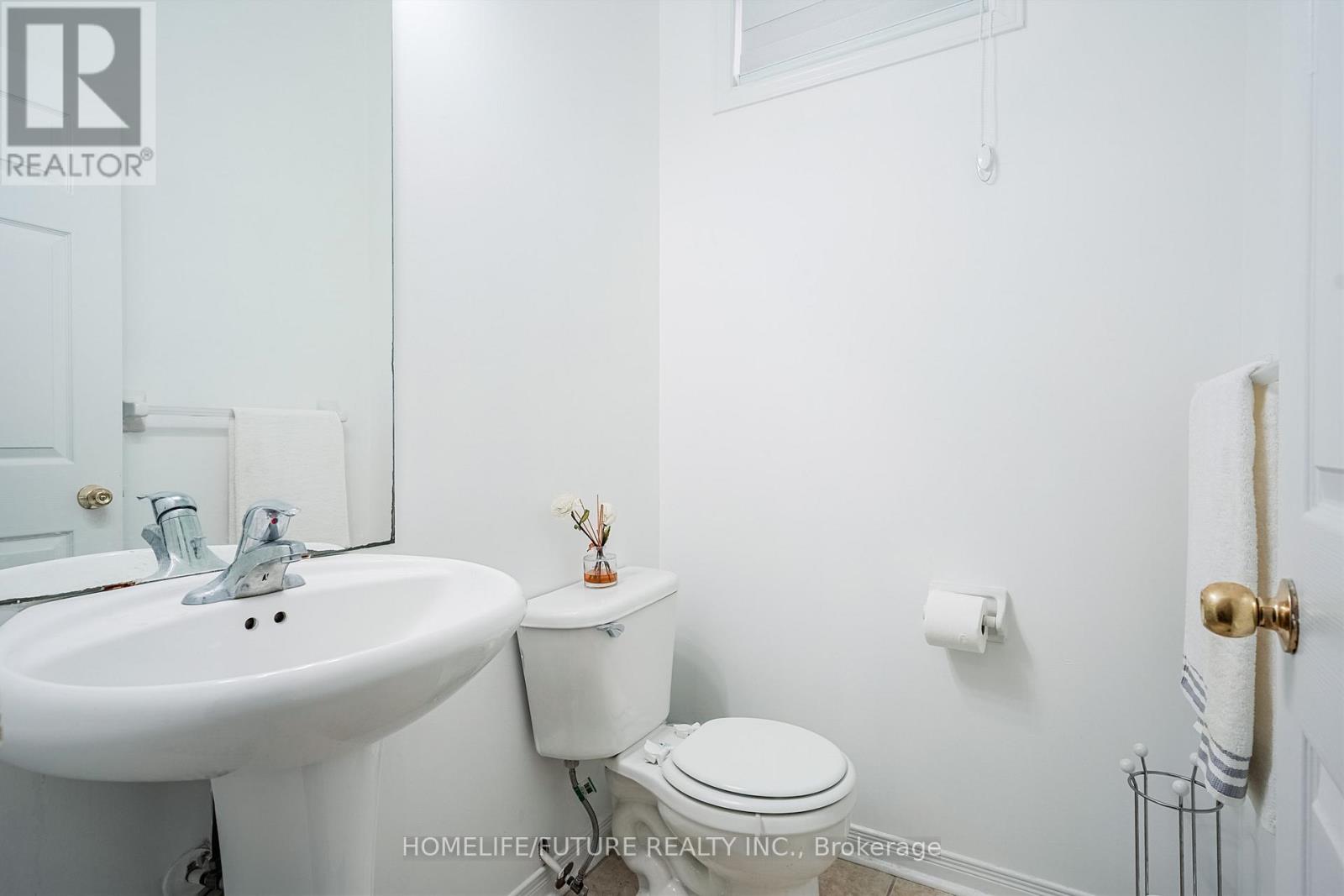 18 Mansbridge Crescent, Ajax, Ontario  L1Z 1S3 - Photo 2 - E12458434