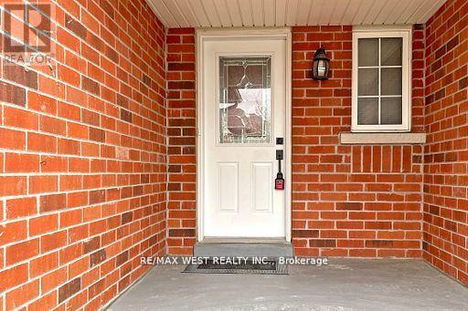56 Long Point Drive, Richmond Hill, Ontario  L4E 3W8 - Photo 3 - N12458453