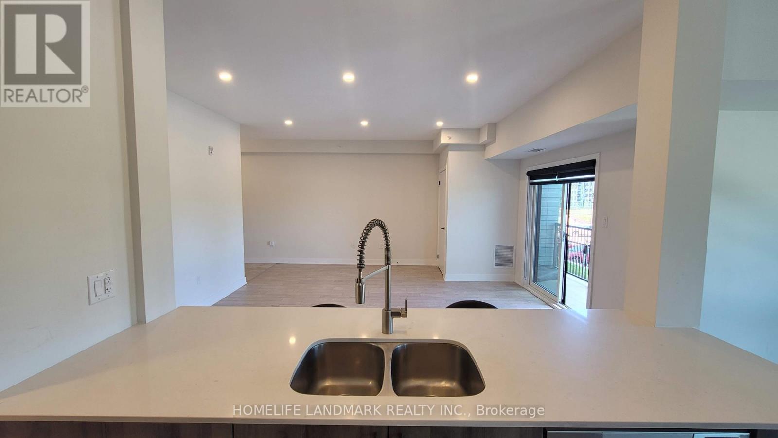 111 - 10 Culinary Lane, Barrie, Ontario  L9J 0J7 - Photo 23 - S12458441