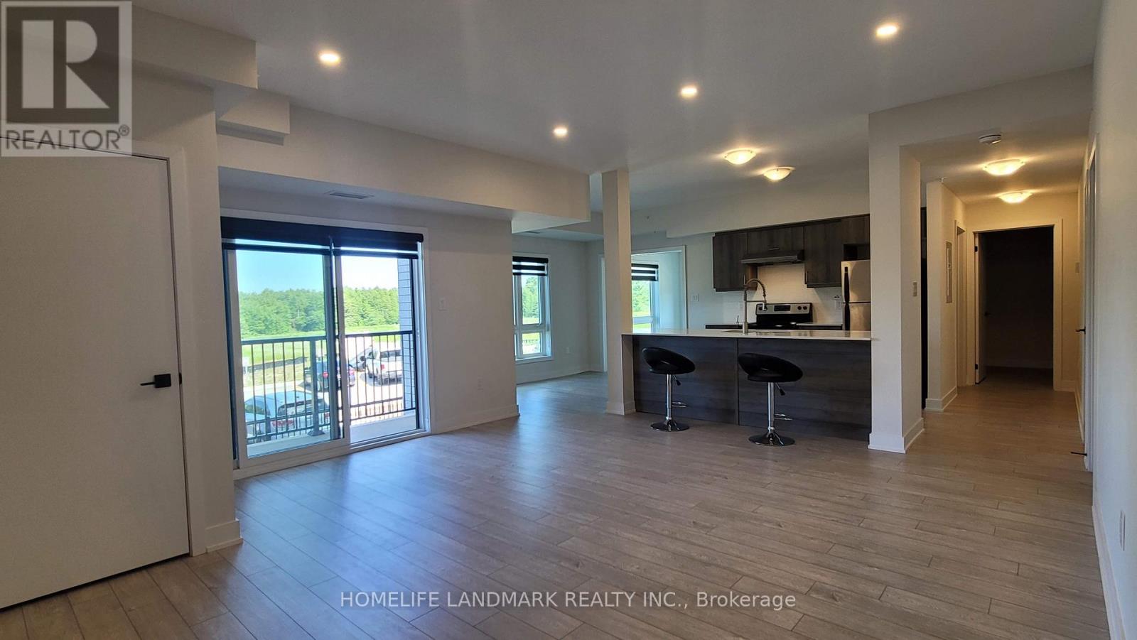 111 - 10 Culinary Lane, Barrie, Ontario  L9J 0J7 - Photo 7 - S12458441