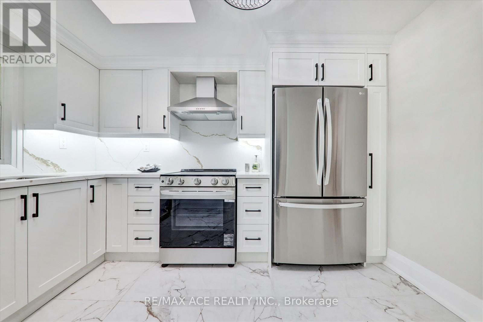 734 Brock Avenue, Toronto, Ontario  M6H 3P2 - Photo 14 - W12458437